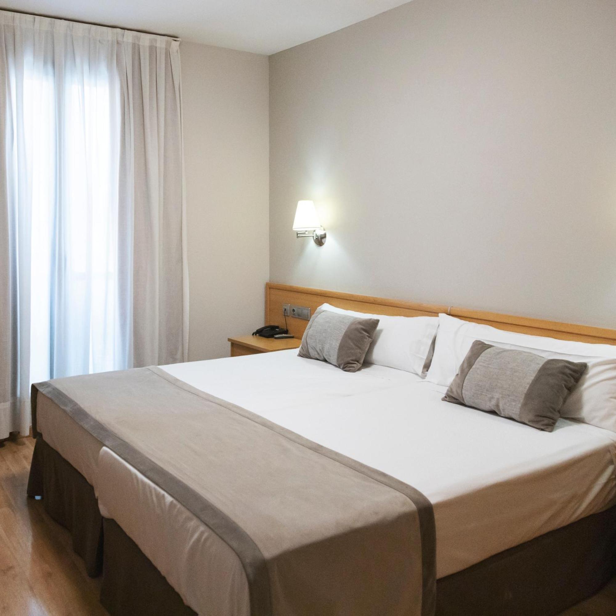 Twin Room,1538956861:JPEG