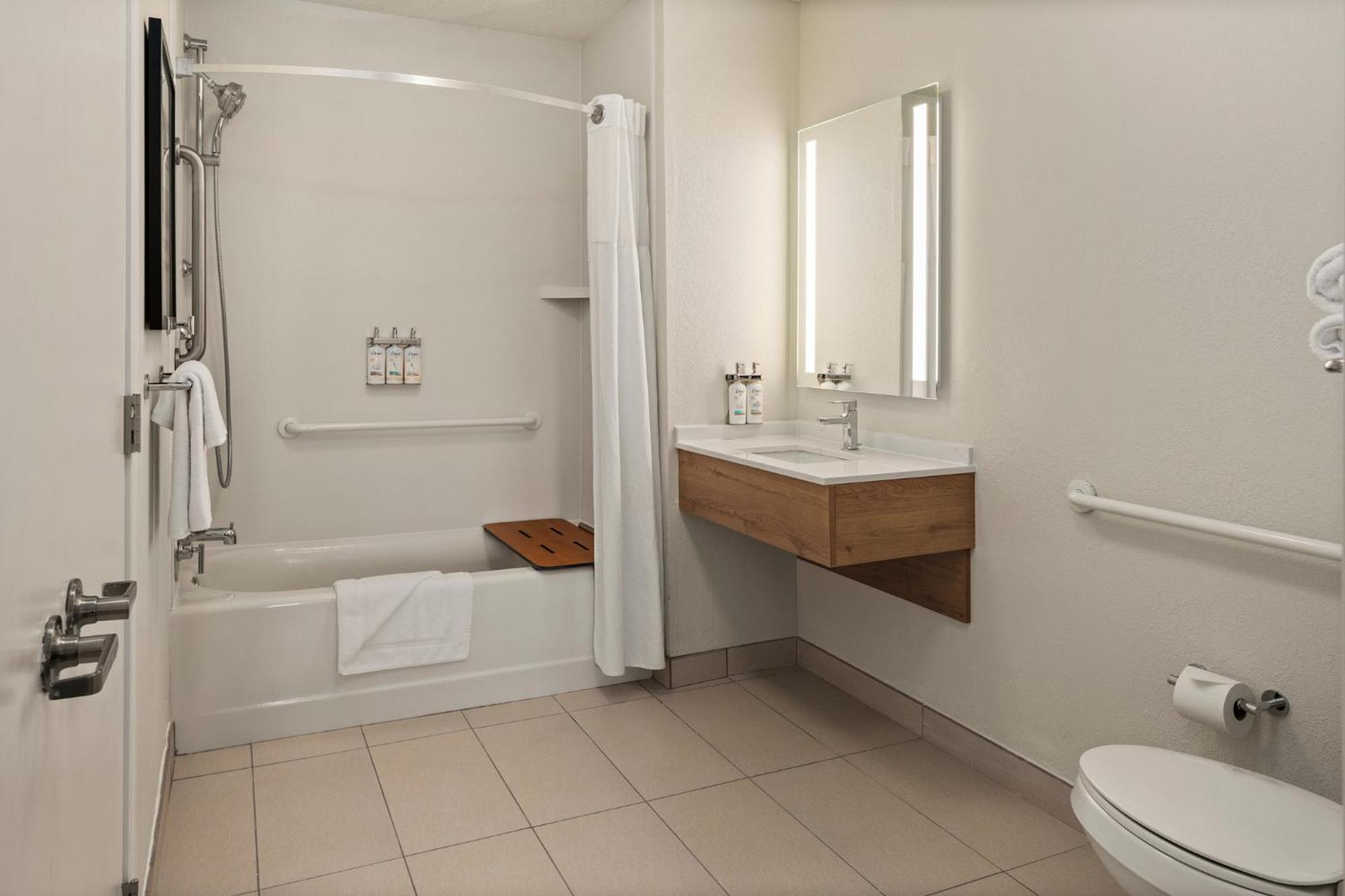 One-Bedroom Queen Room Mobility Accessible Tub Non-Smoking