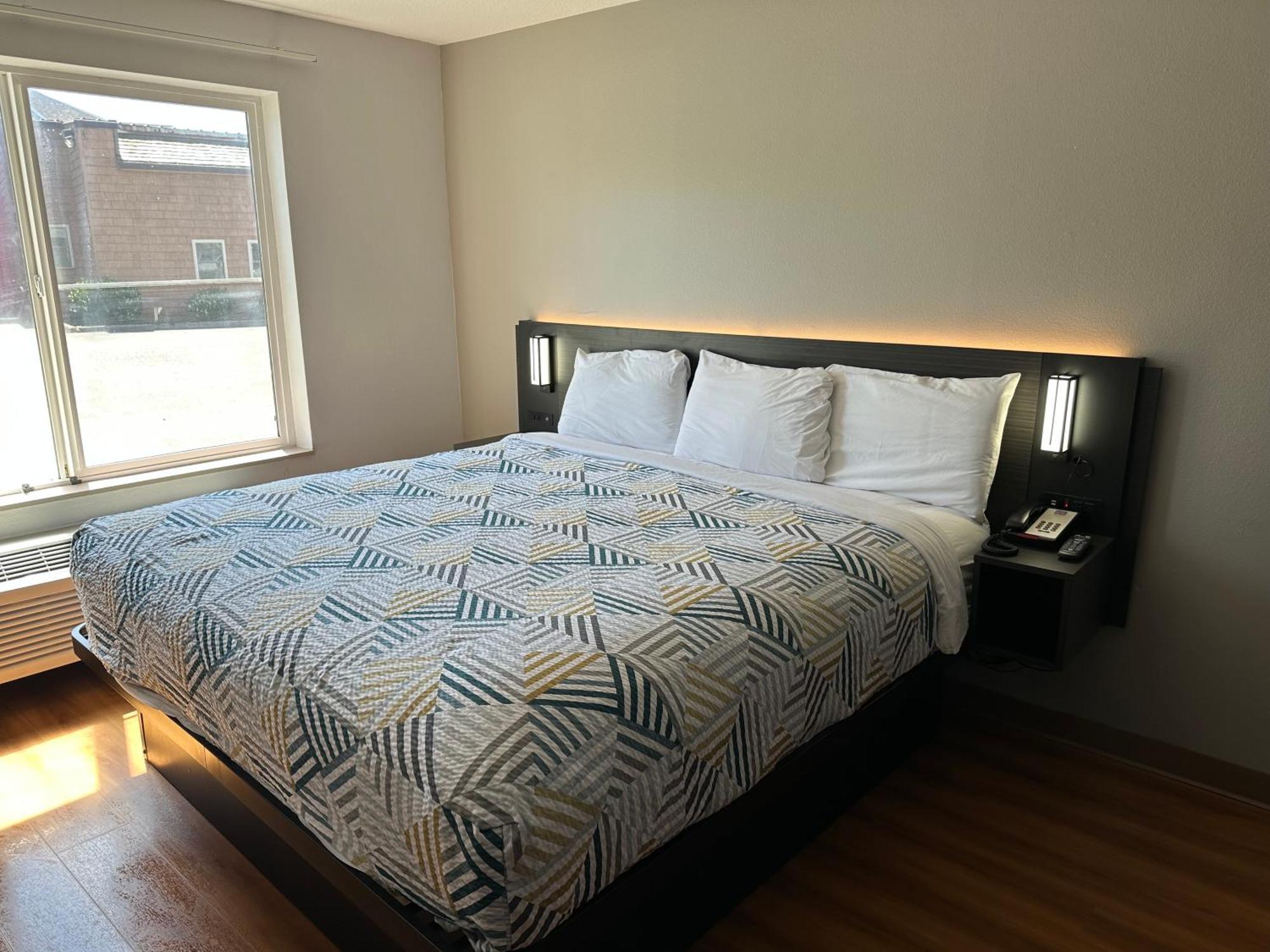 1 Queen Bed | Non-Smoking