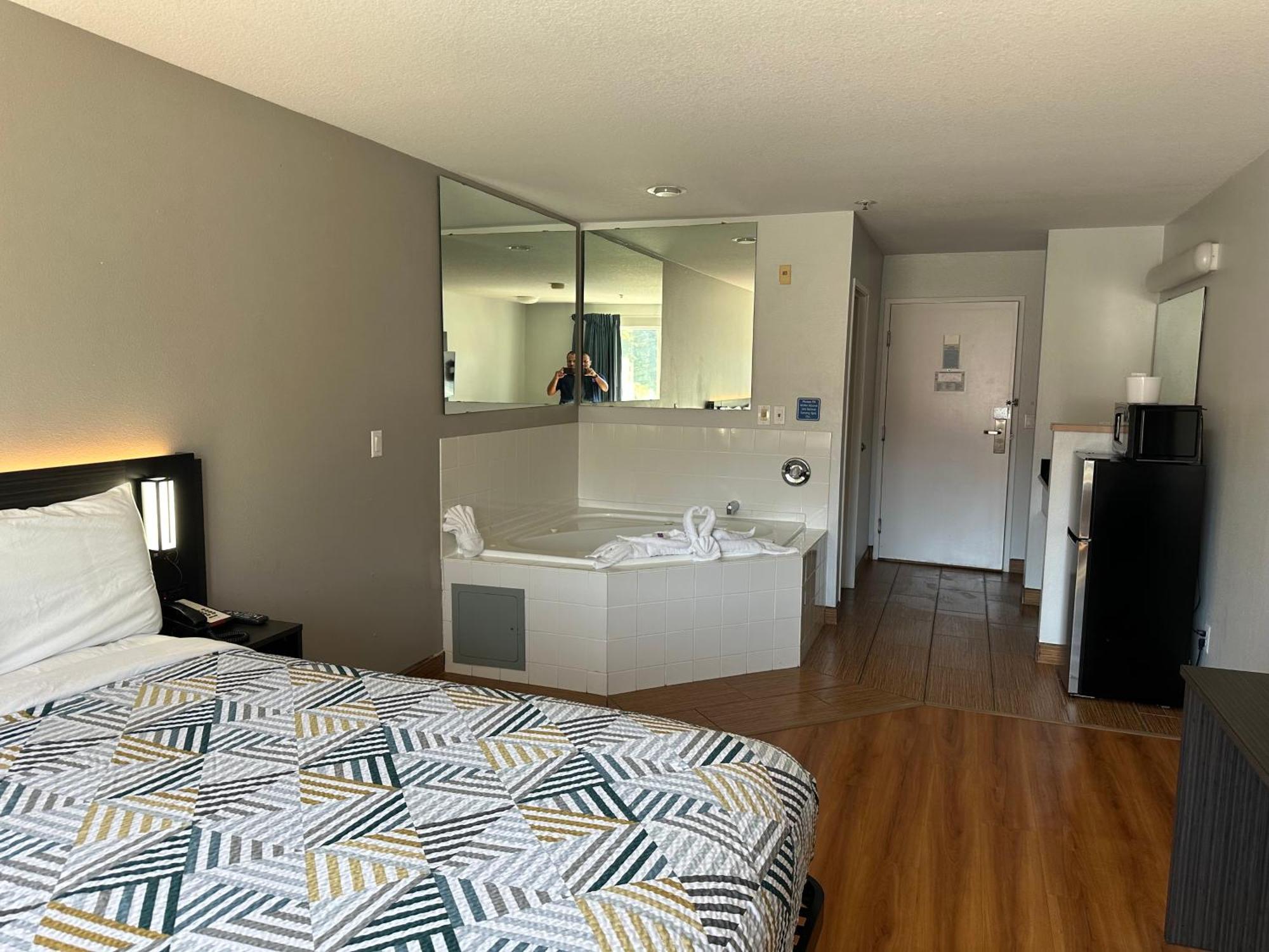 1 King Bed 