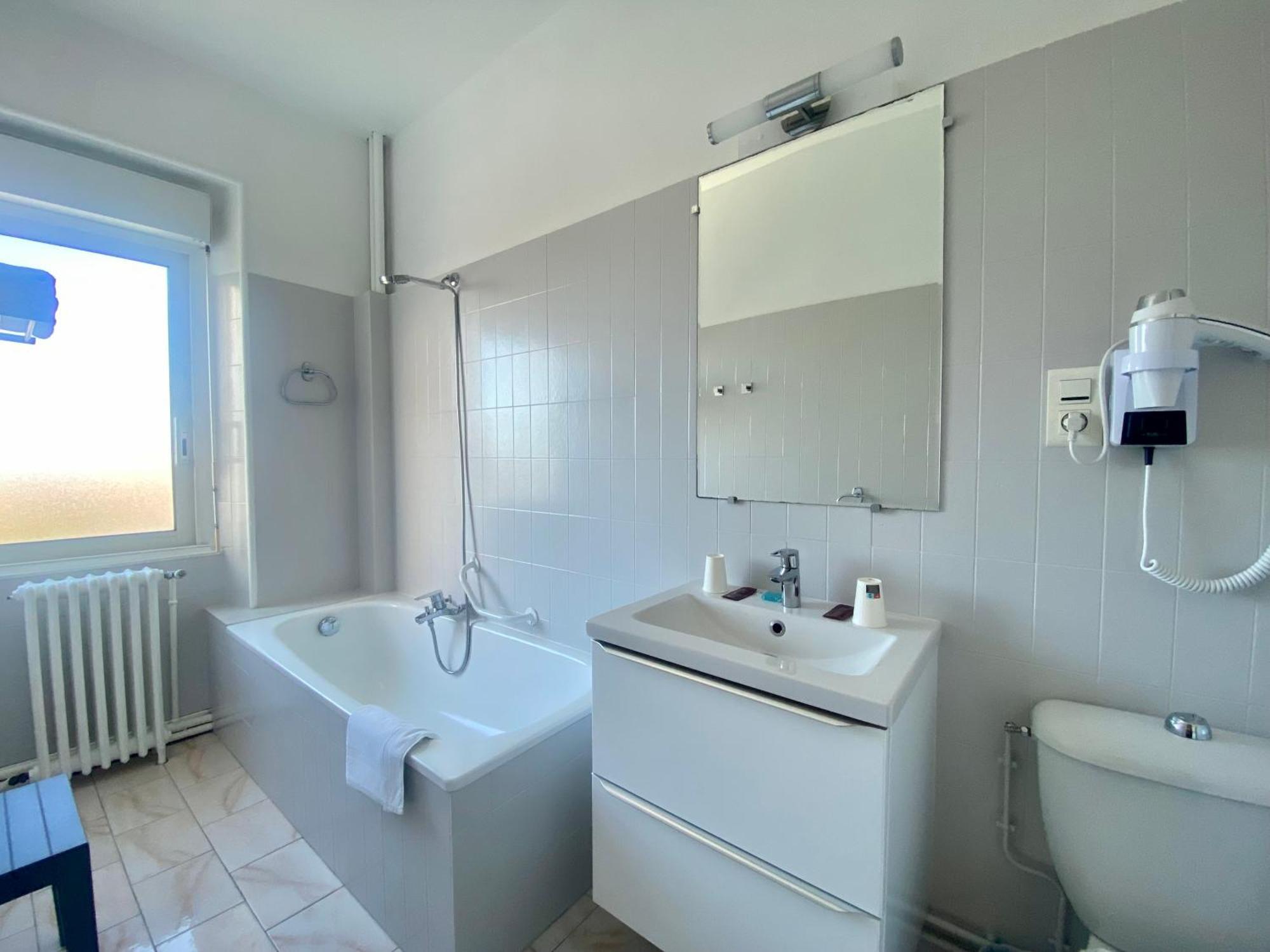 Double Room Private Bathroom,1509803425:JPEG
