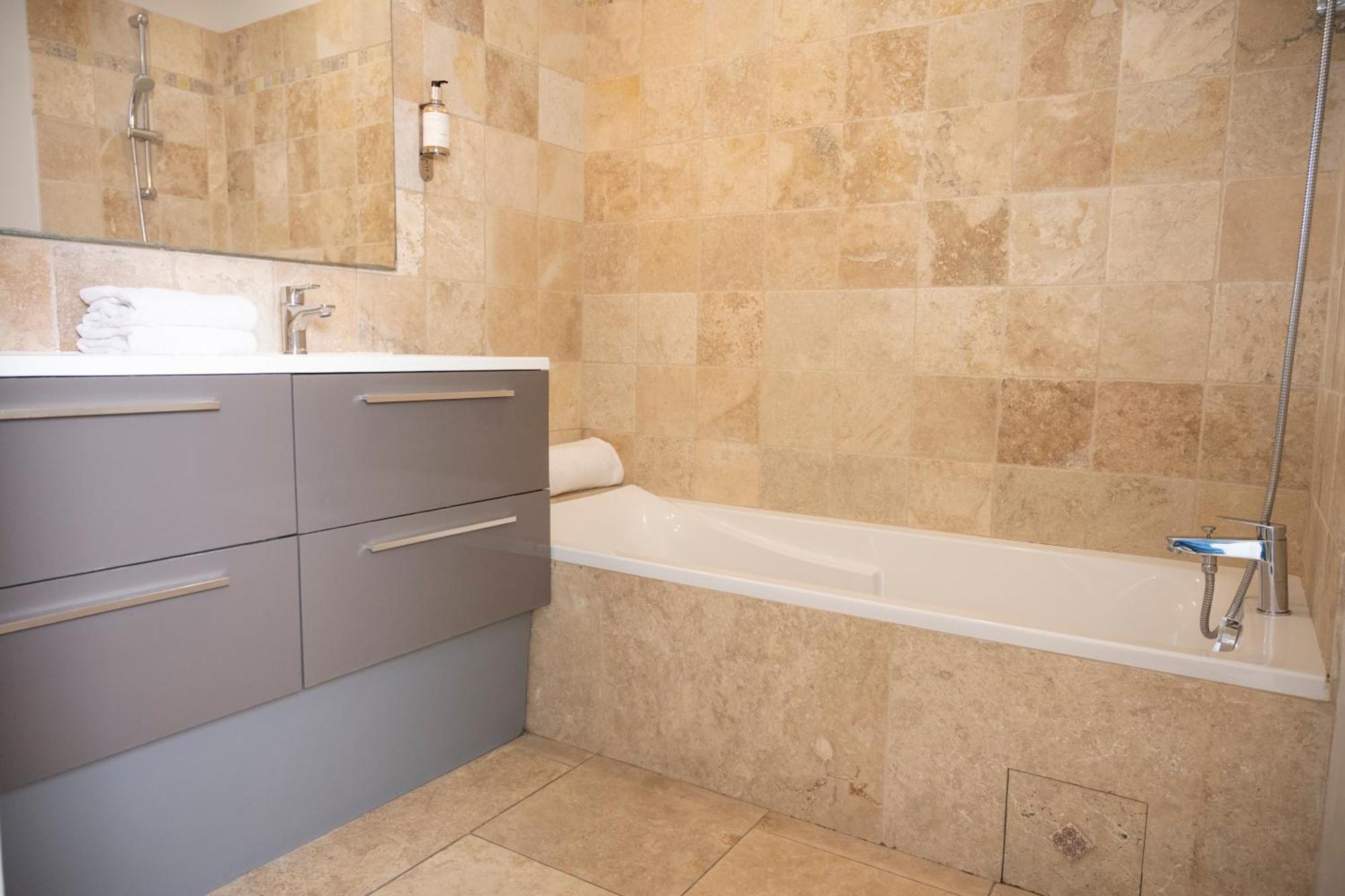 Superior One-Bedroom Apartment Terrace