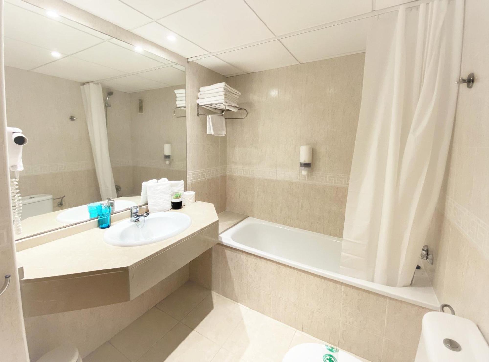 Two-Bedroom Apartment with Sea View,1541209138:JPEG