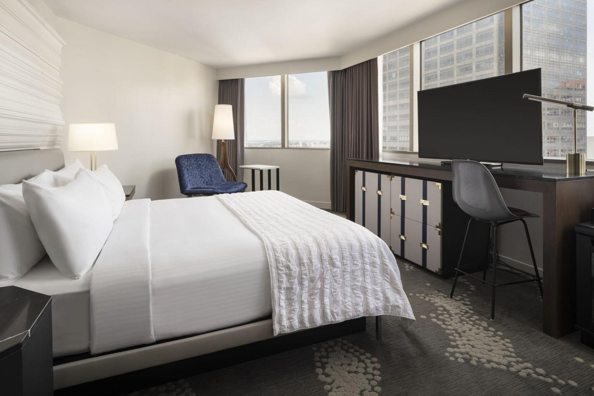 Larger Guest room 1 King City view