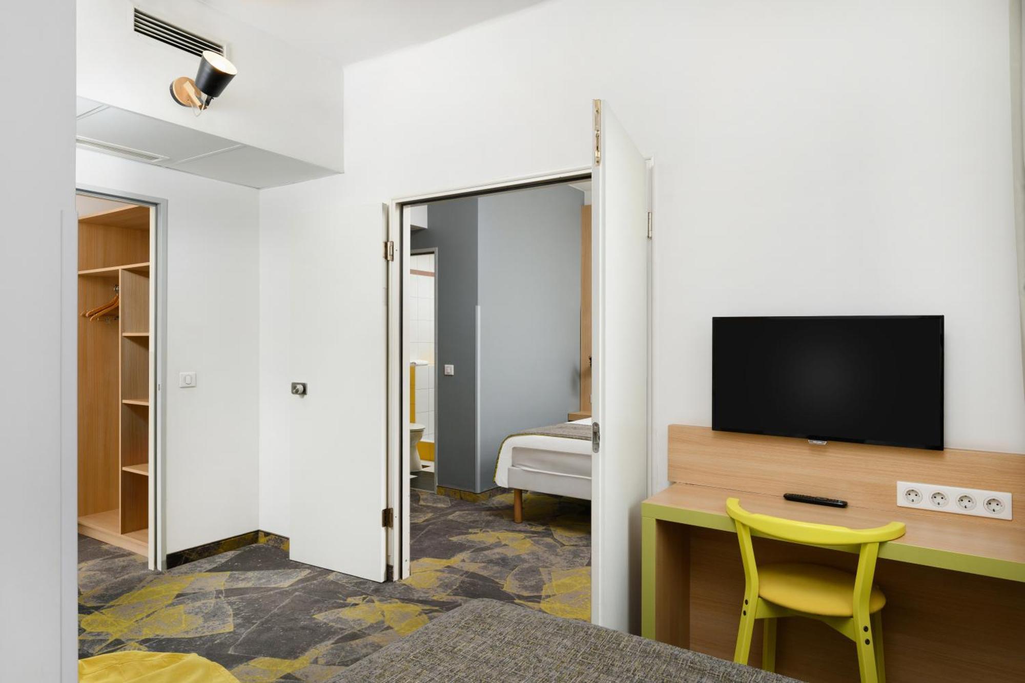 family room with one double and one single bed,1539495130:JPEG