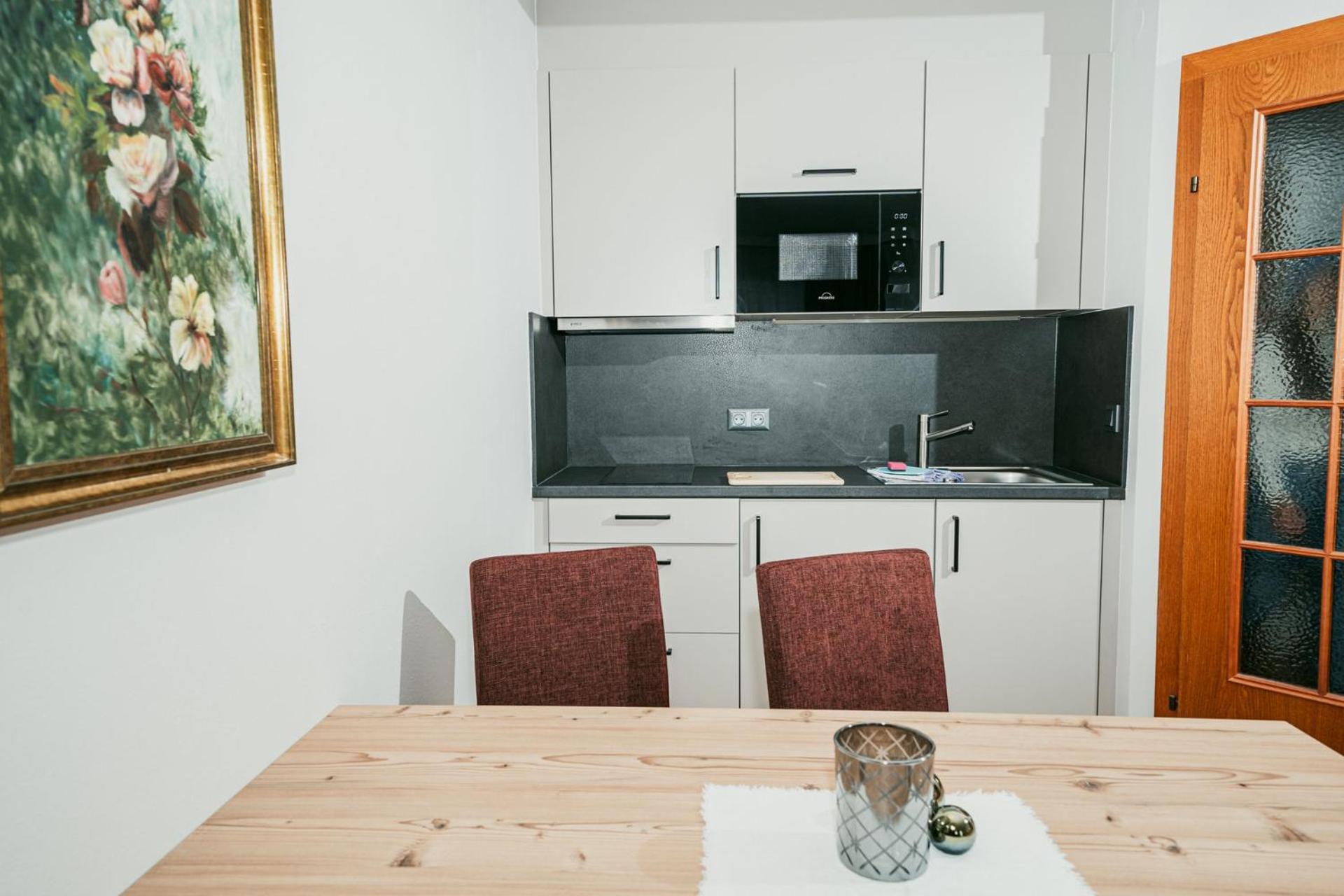Apartment B,1539600550:JPEG