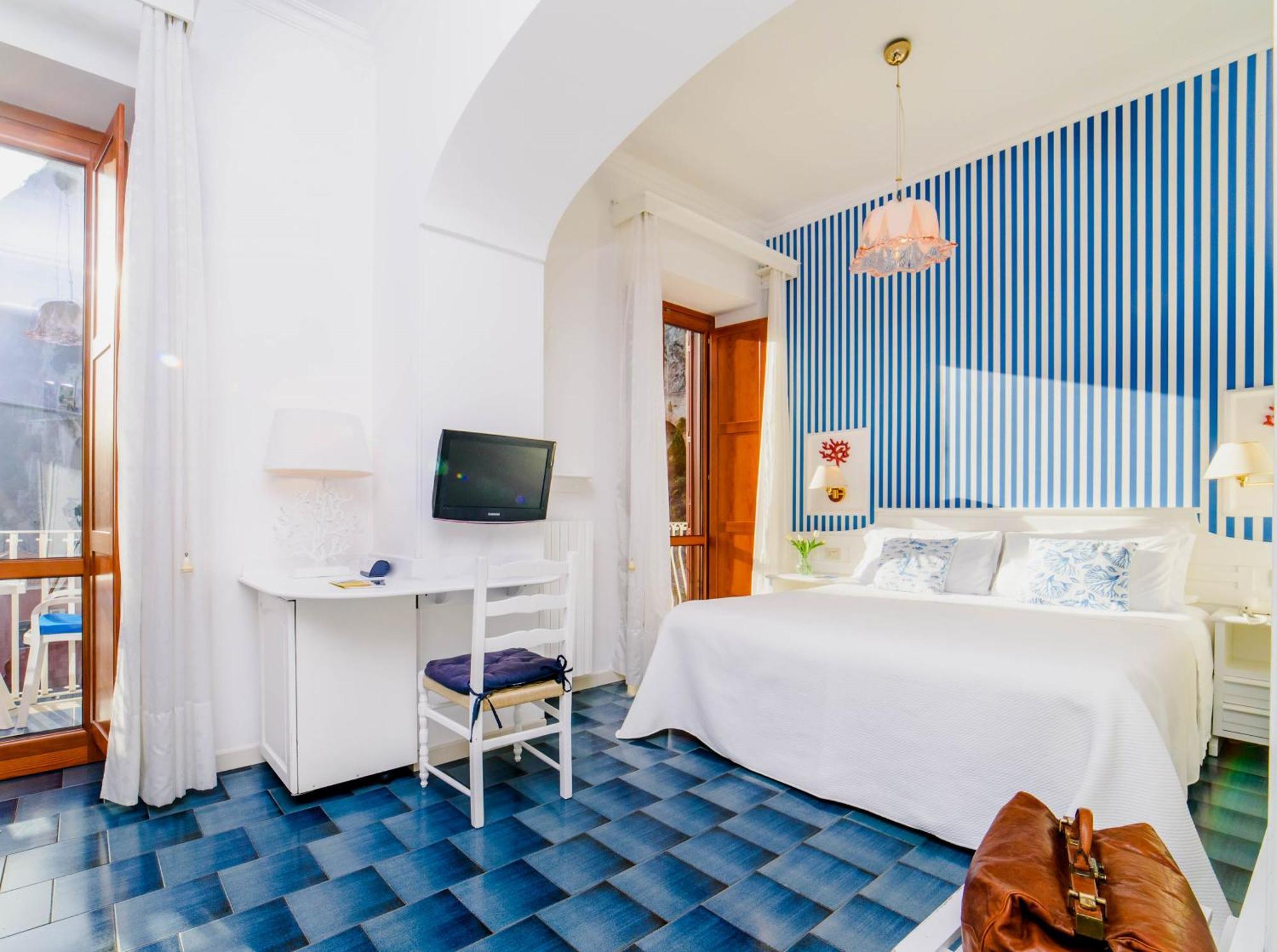 Double or Twin Room Partial Sea View