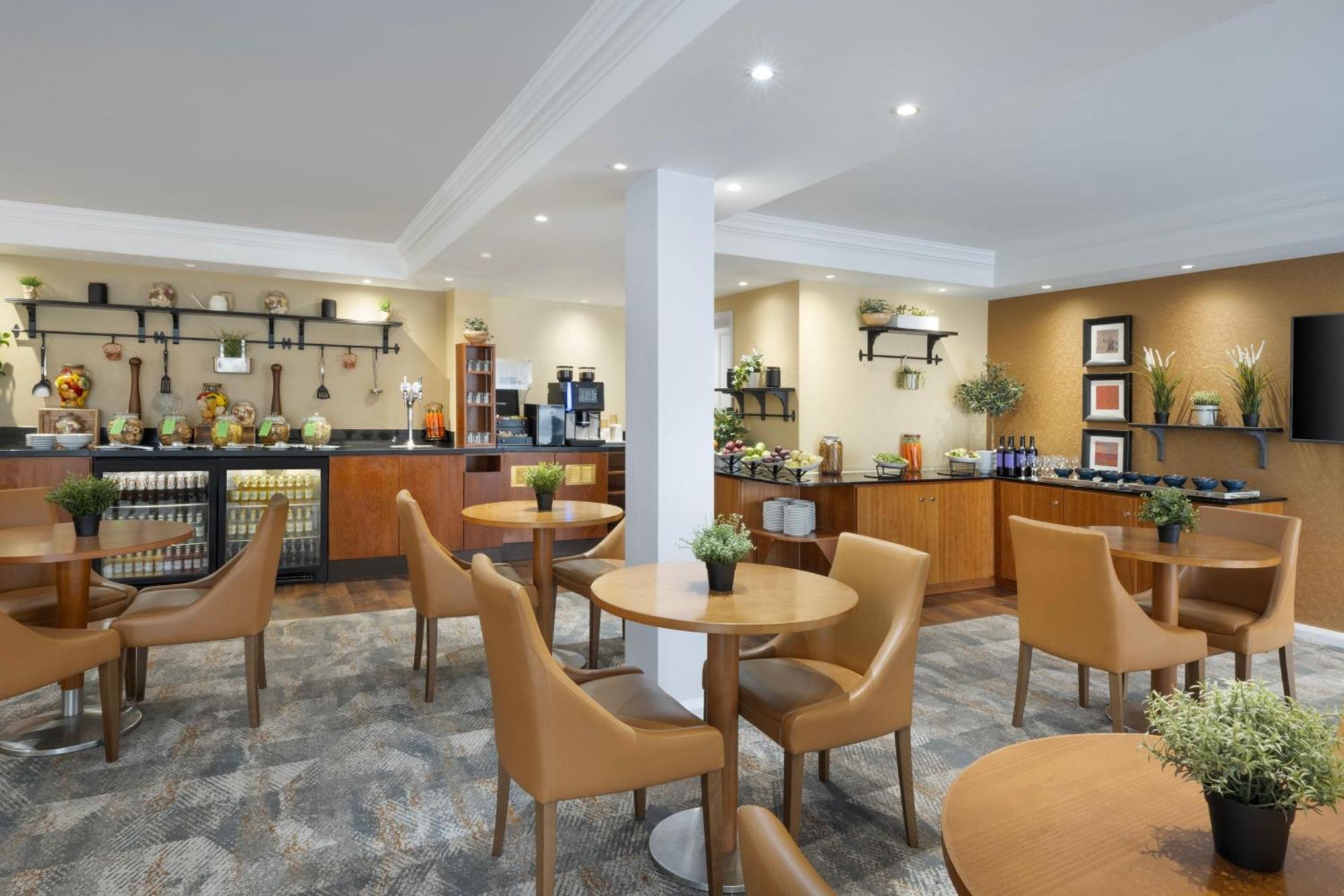 Executive Room Lounge Access