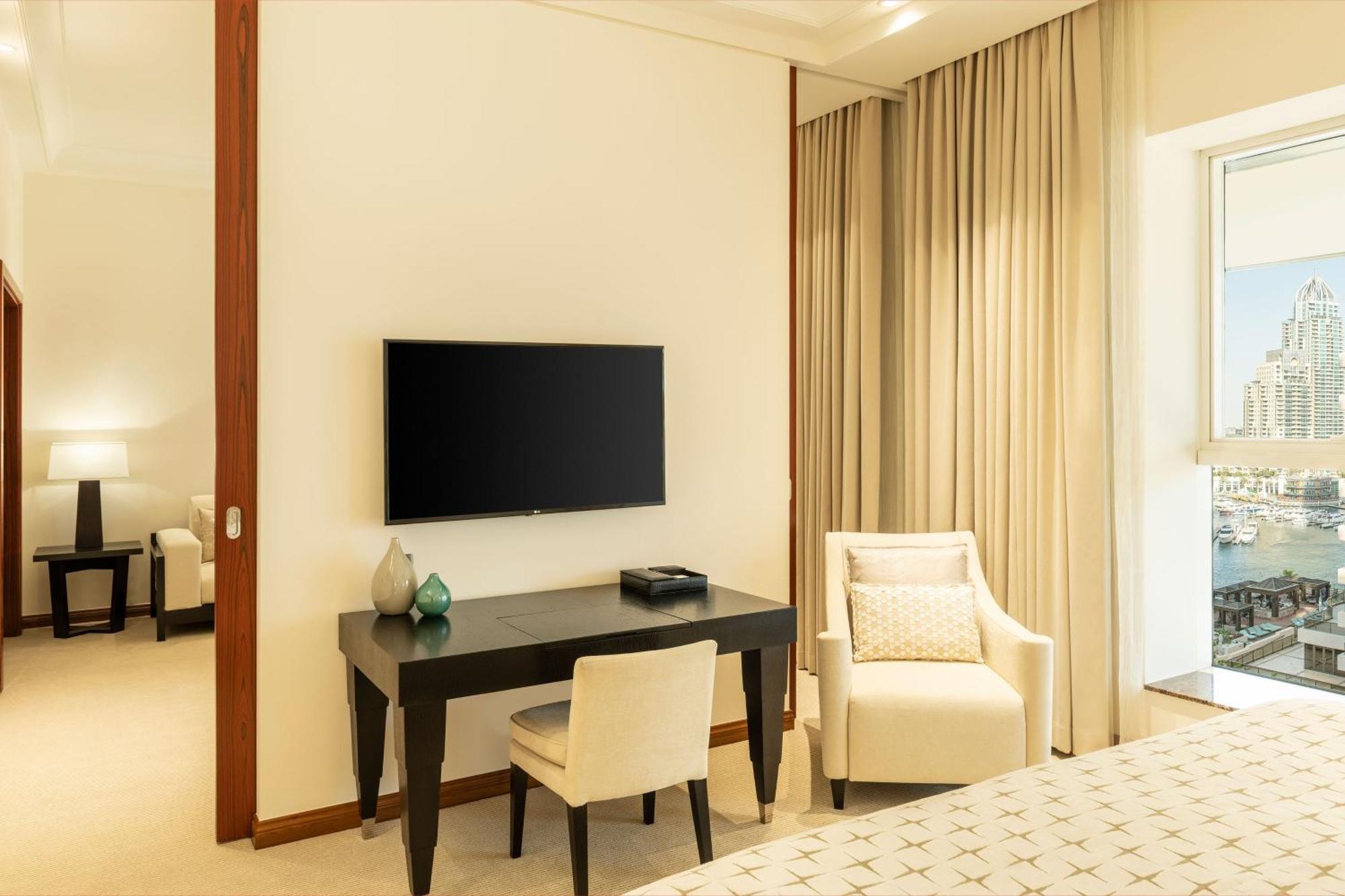Premier Junior Suite, Executive Lounge Access, Afternoon Tea & Happy Hour,  Complimentary Resort Beach & Pool Access, Airport Transfer from Dubai Airport,1 King,1539655885:JPEG