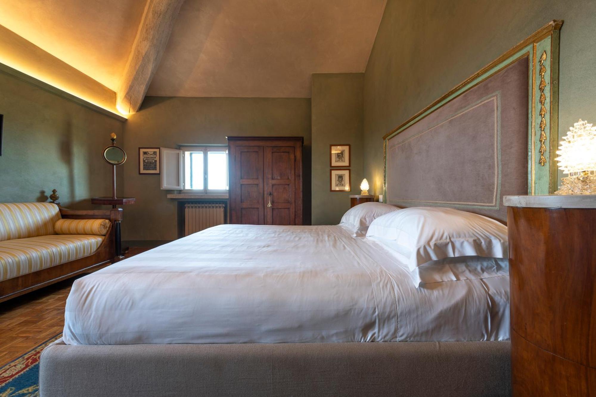 Deluxe King Room,1539775843:JPEG