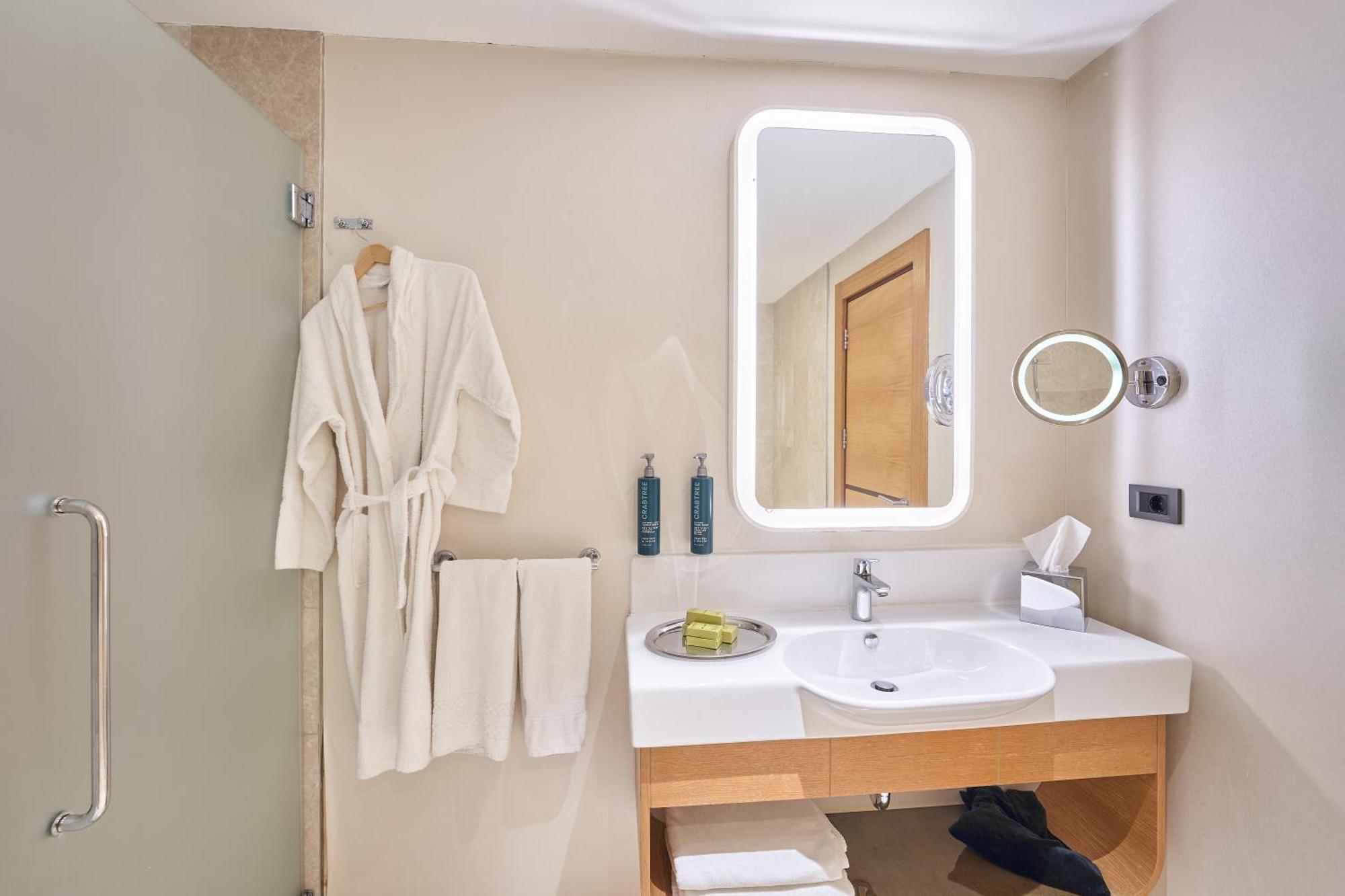 One-Bedroom King Suite