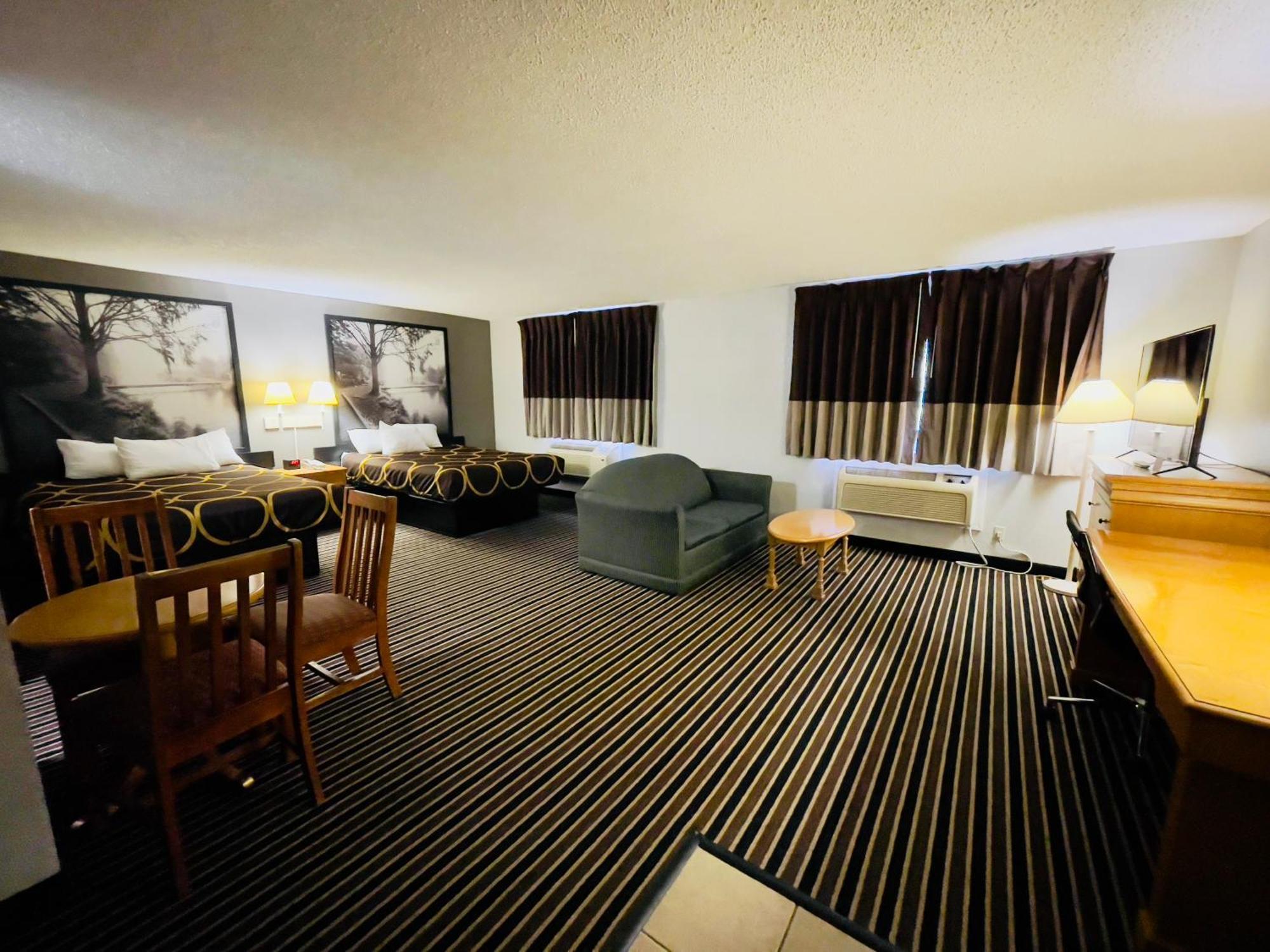 Queen Suite Non-Smoking