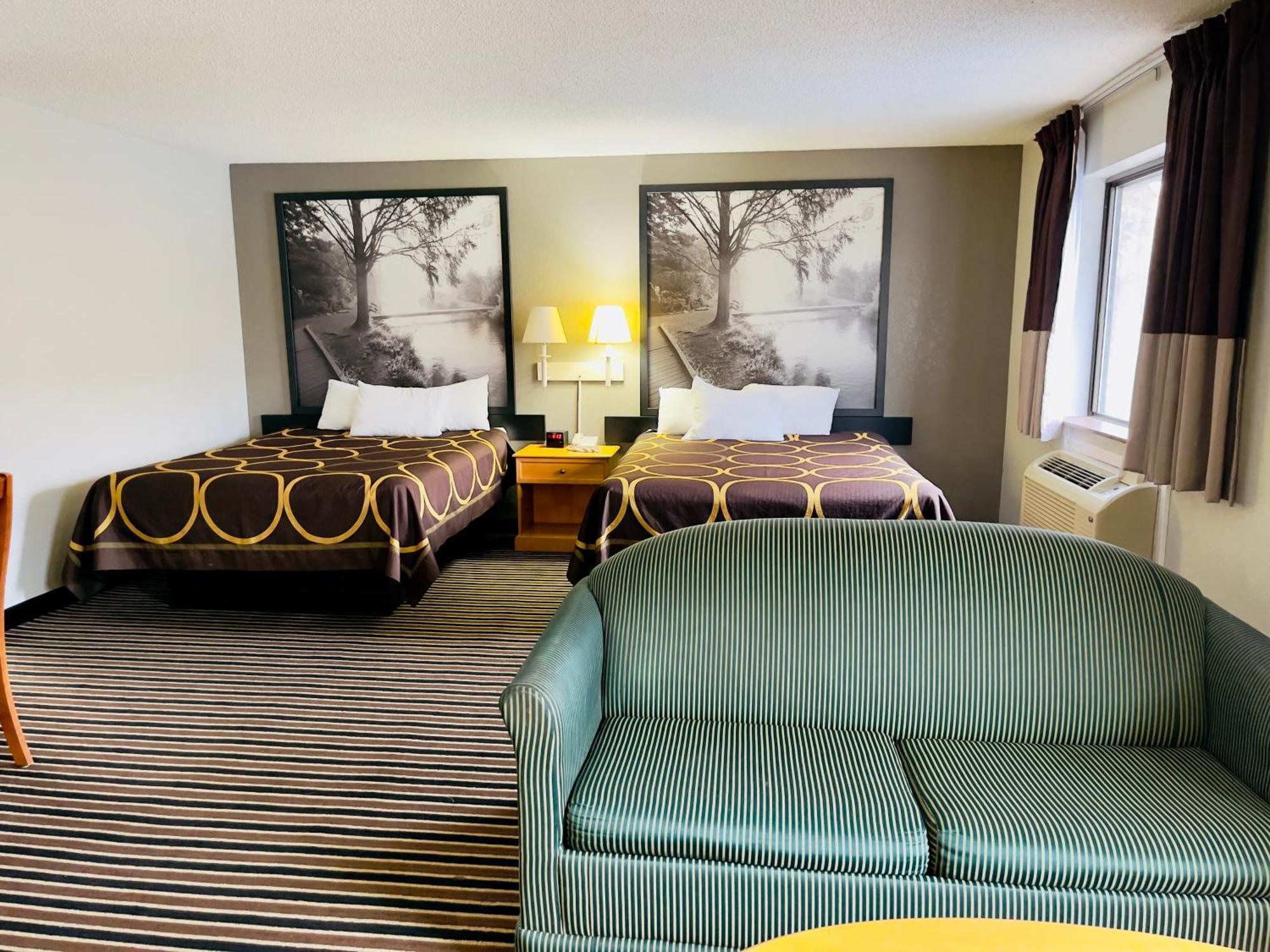 Queen Suite Non-Smoking