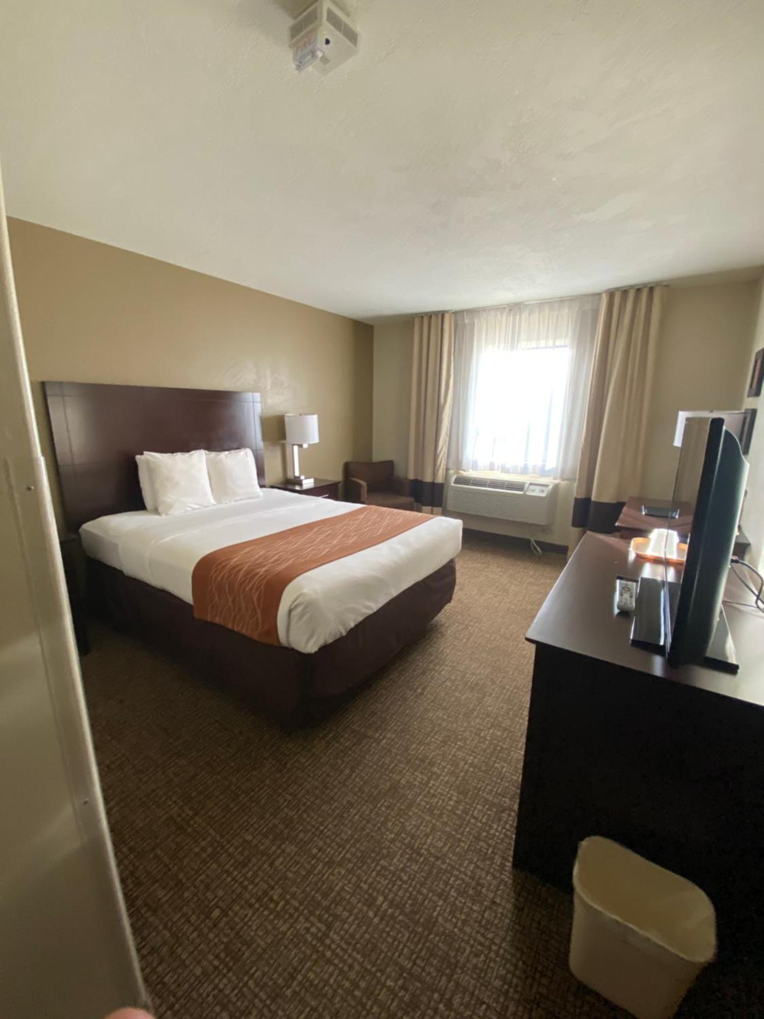 Queen Room Accessible or Nonsmoking