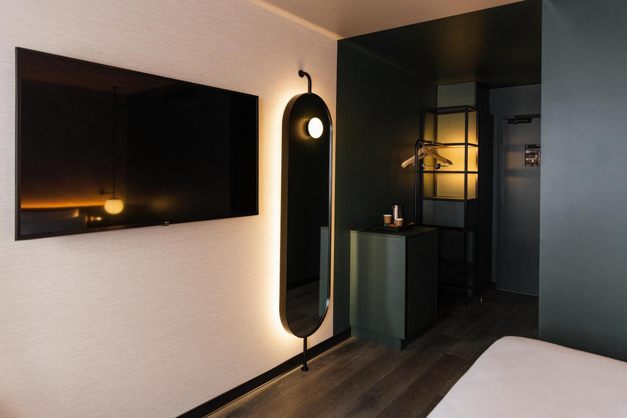 2 Double Rooms next to each other