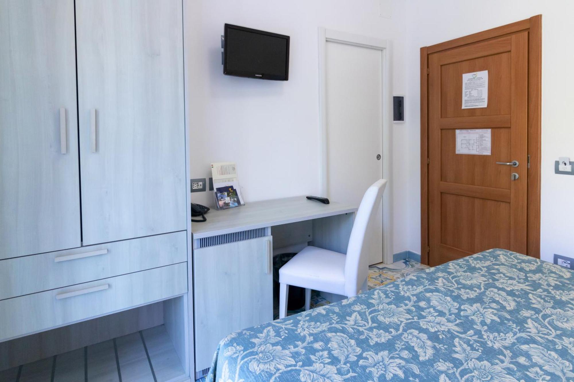 Double or Twin Room Sea View