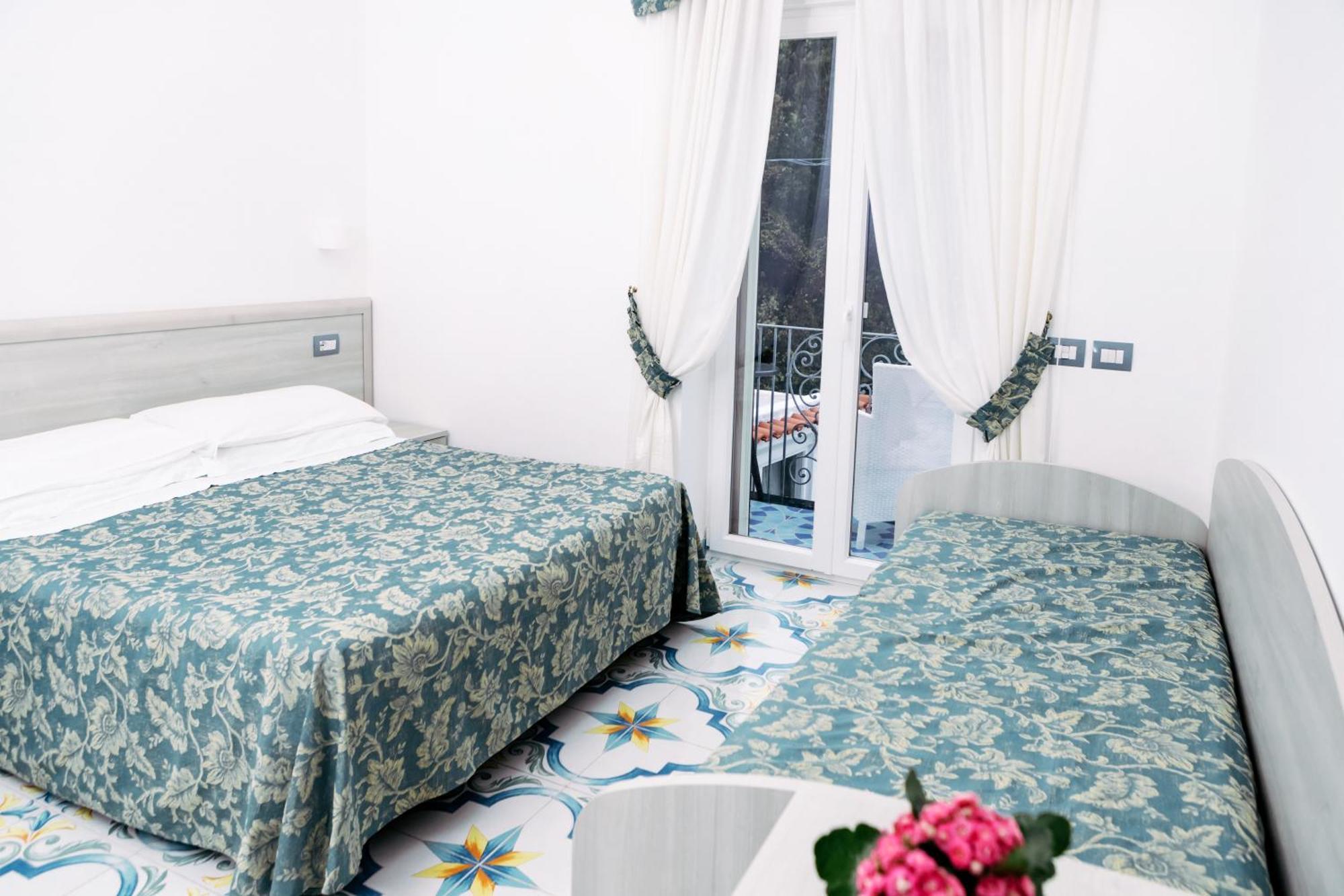 Double or Twin Room Sea View