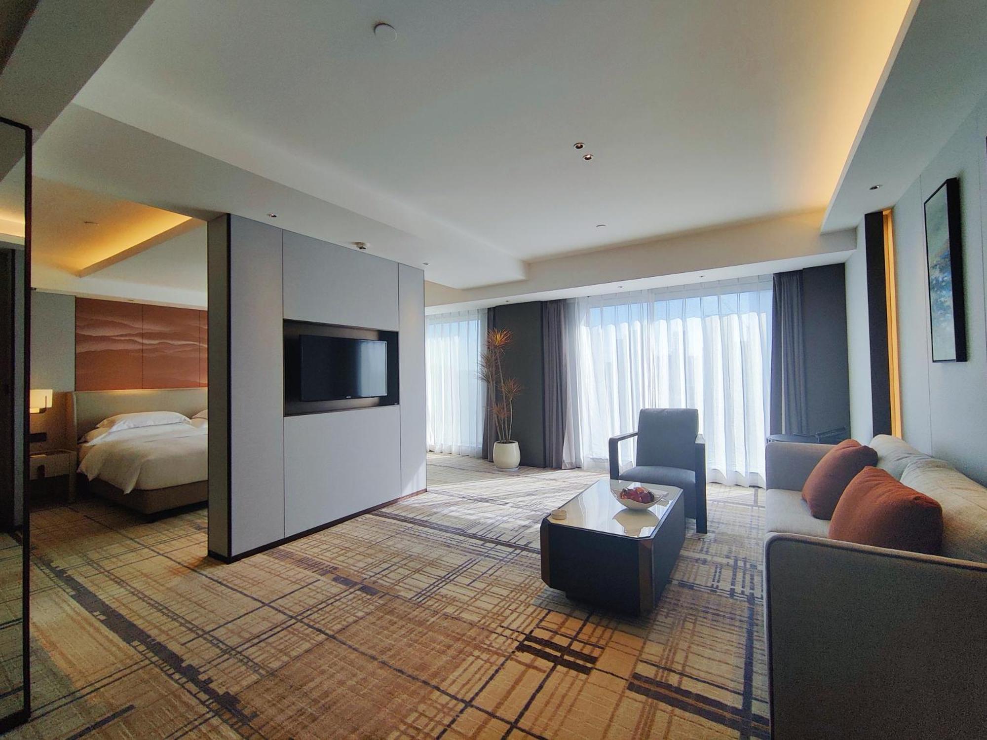 Swissotel Signature Room One King Bed Lake City View