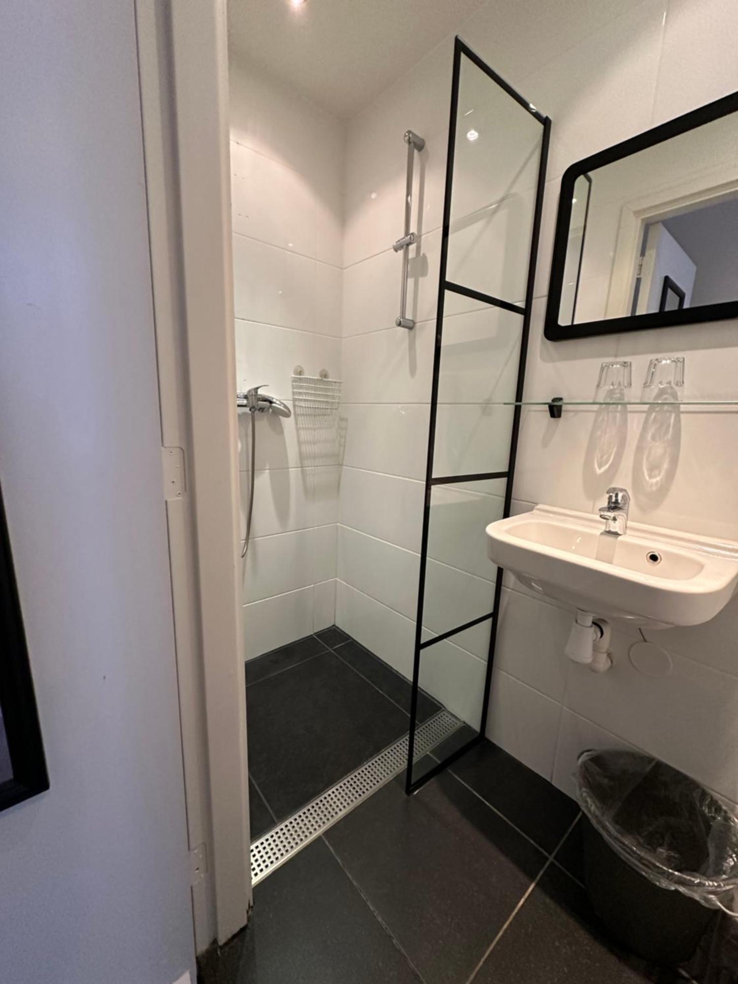 Twin Room Shower