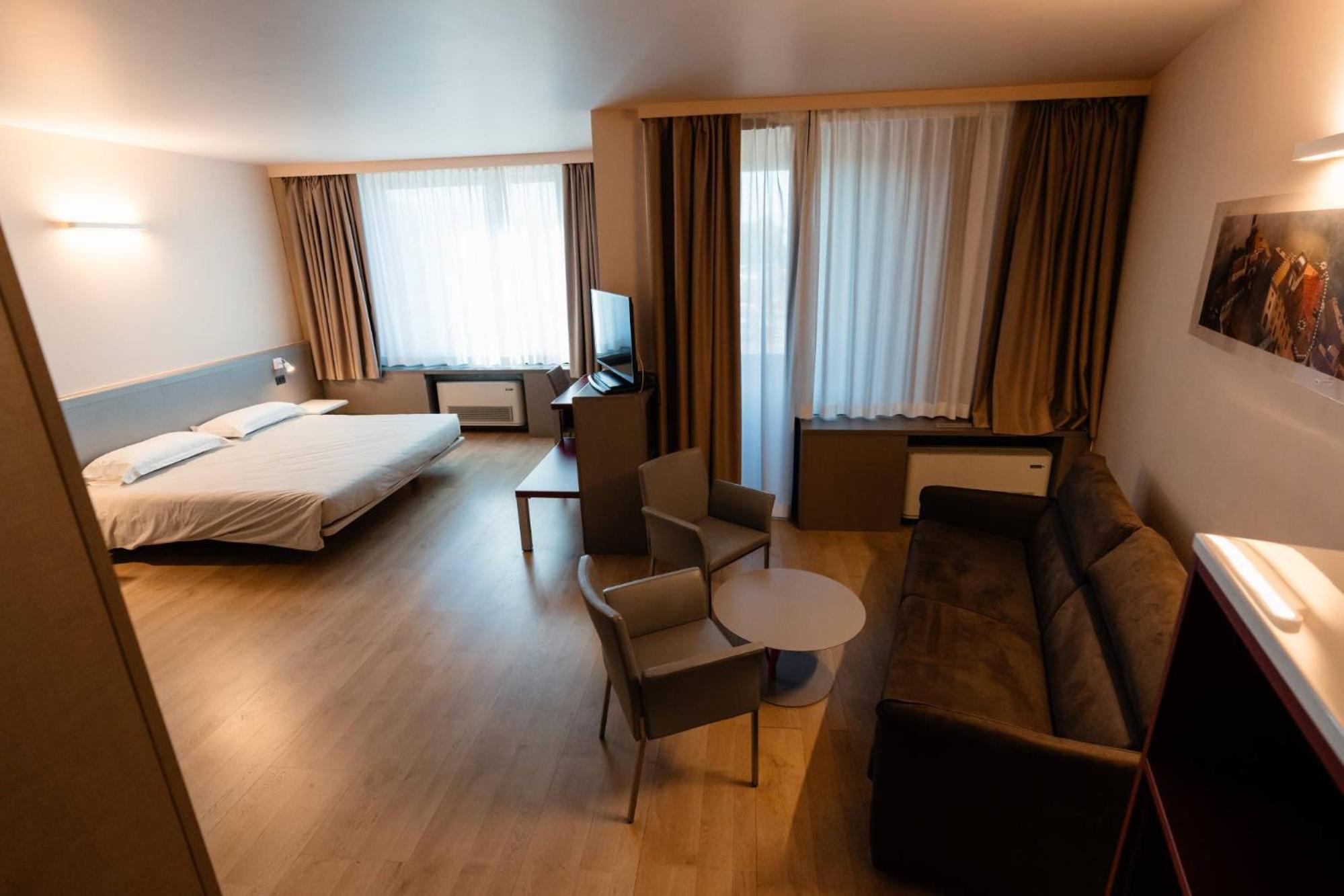 Junior Suite Balcony,1540166101:JPEG