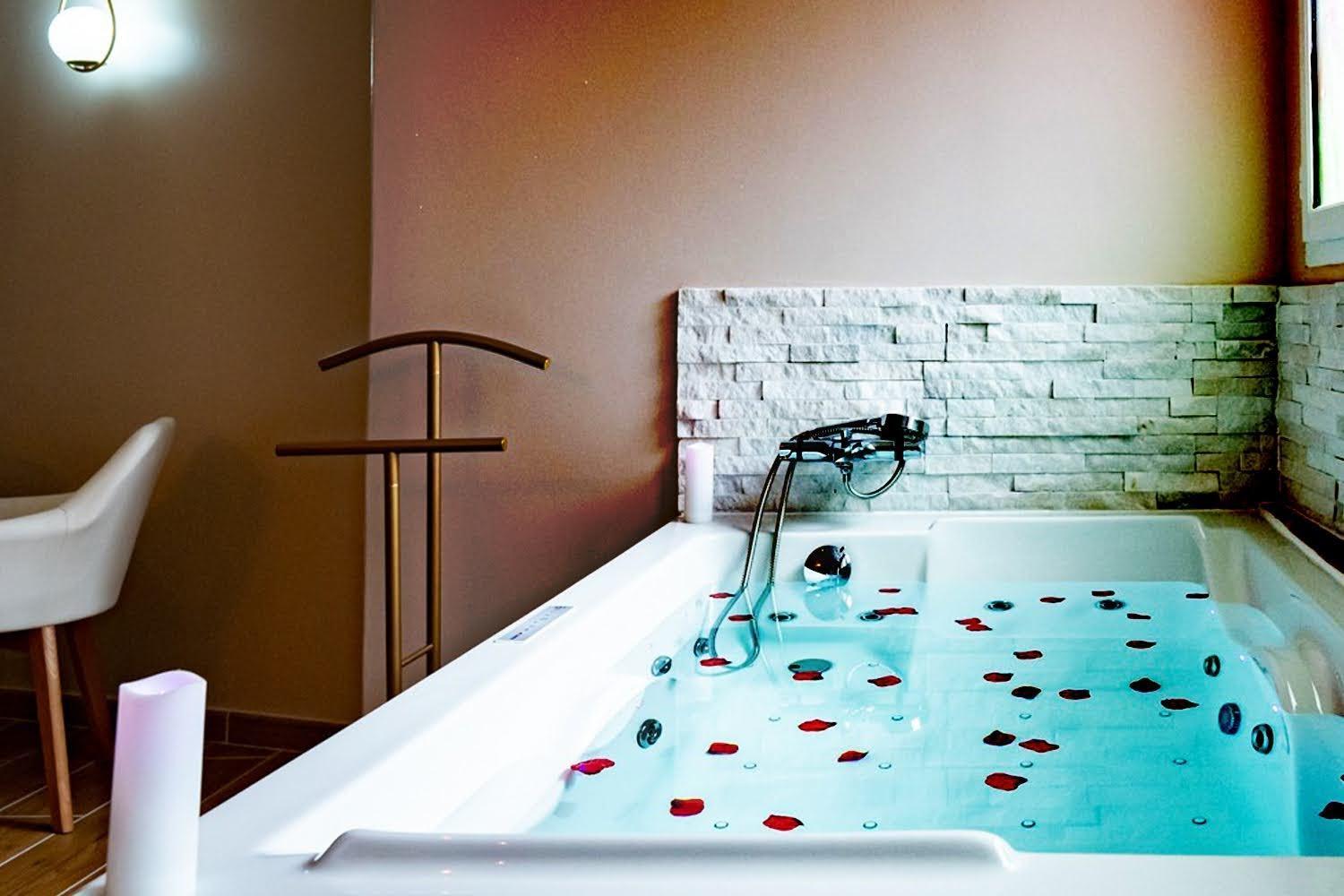Studio Spa Bath,1540341631:JPEG