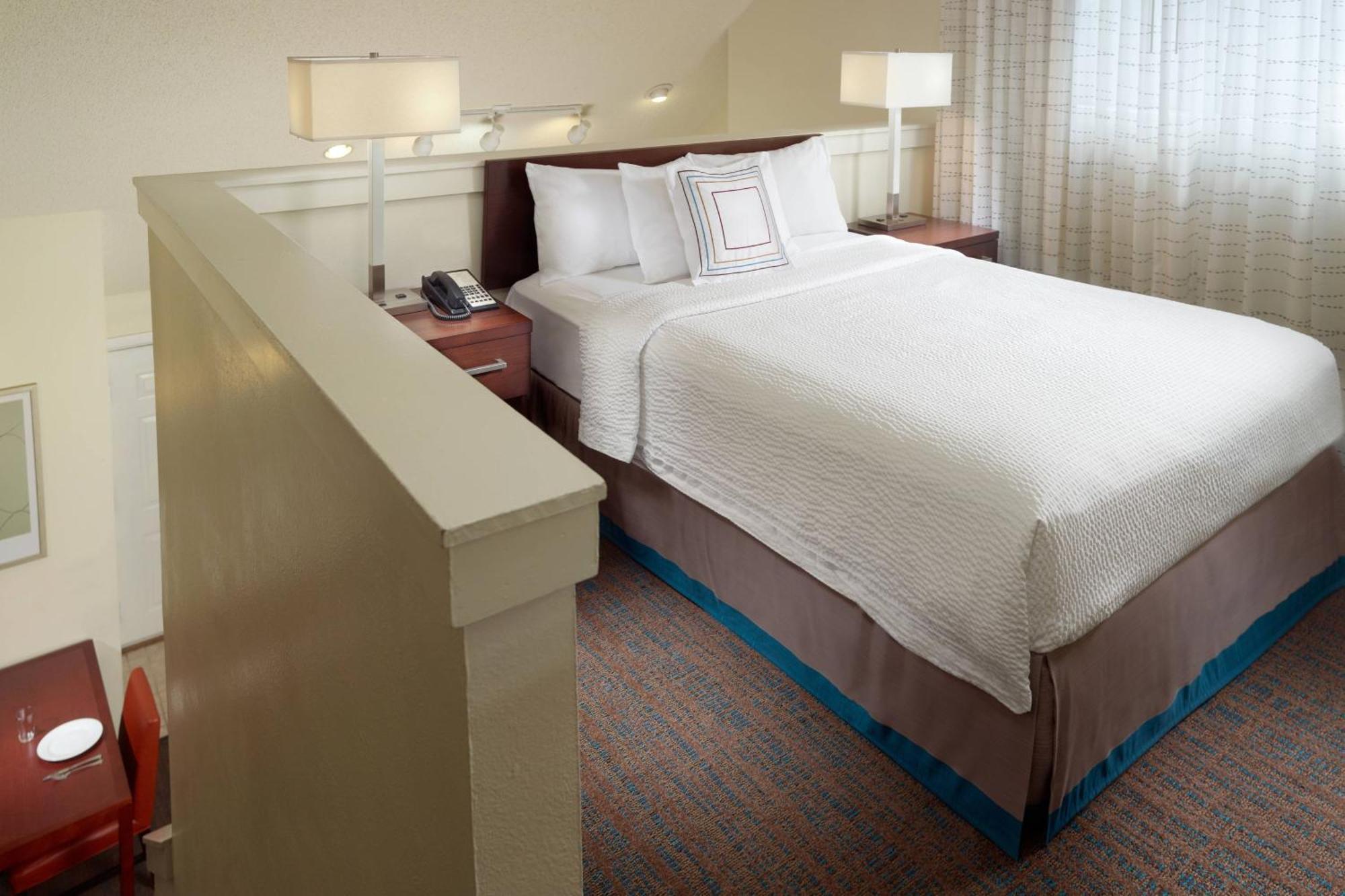 Two-Bedroom Suite,1706001043:JPEG