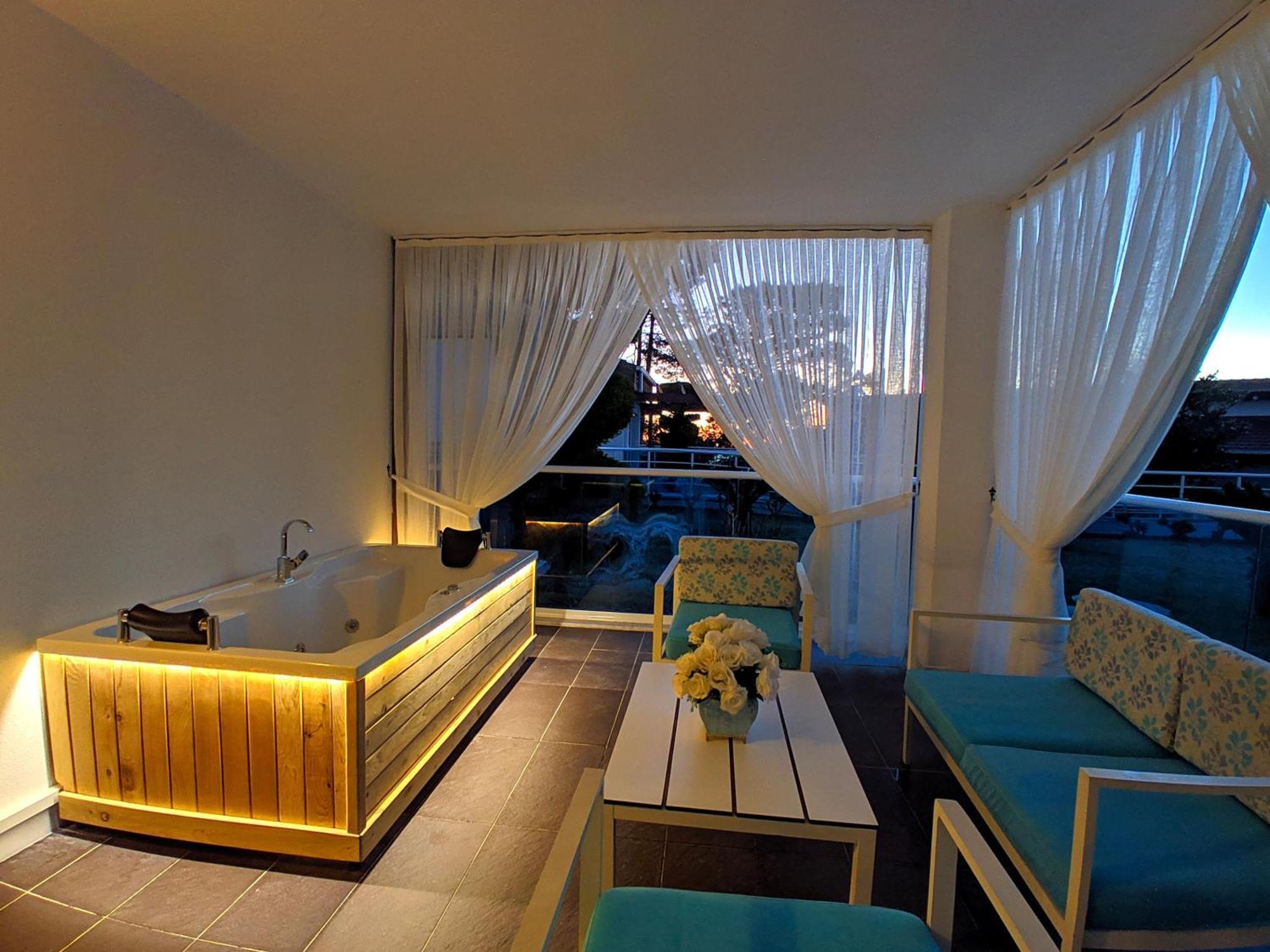 Superior Room Spa Bath