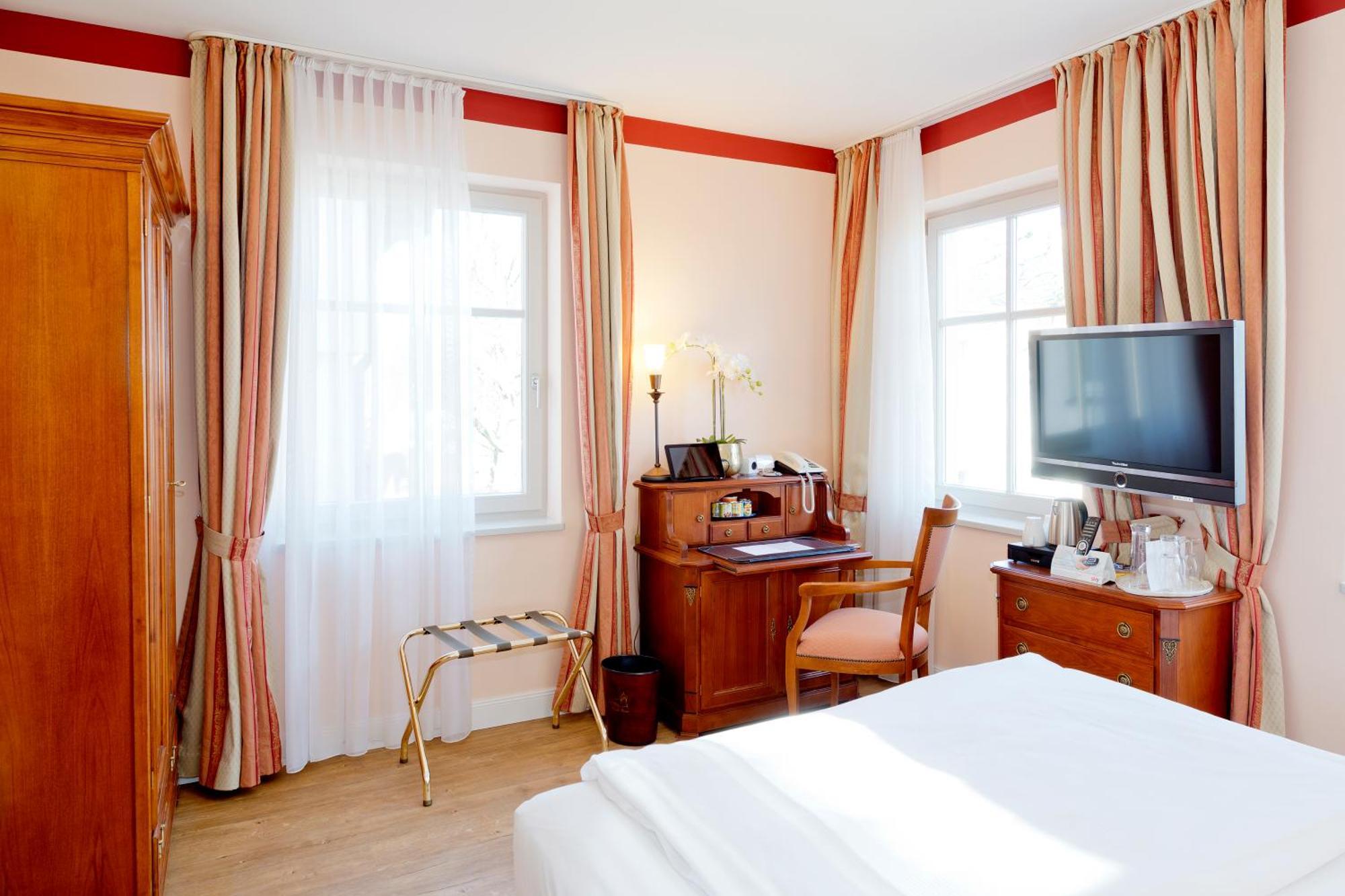 Standard Room Queen size bed