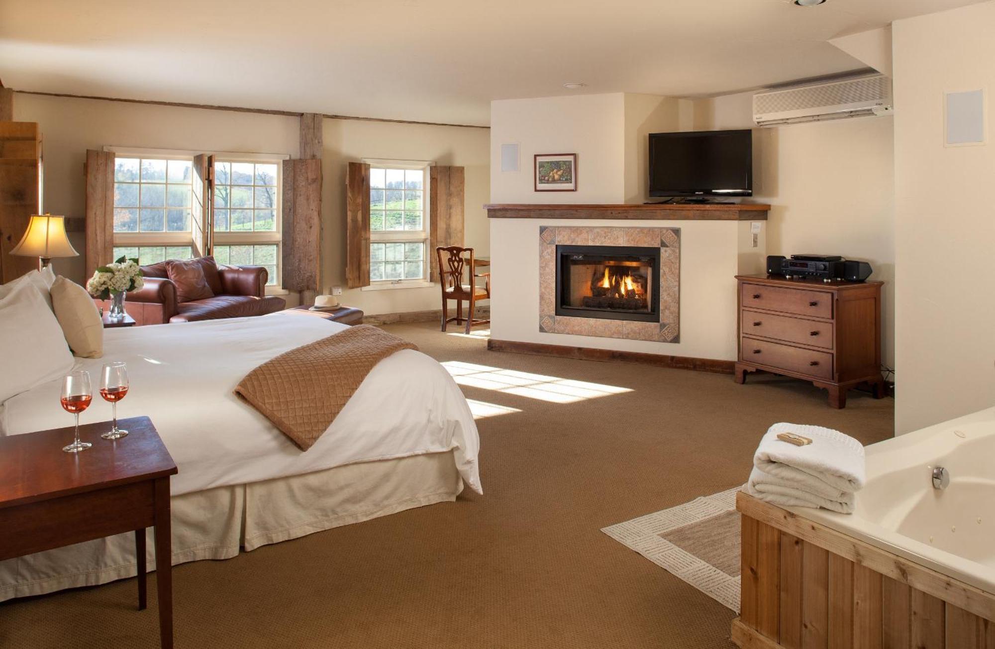 Deluxe King Room