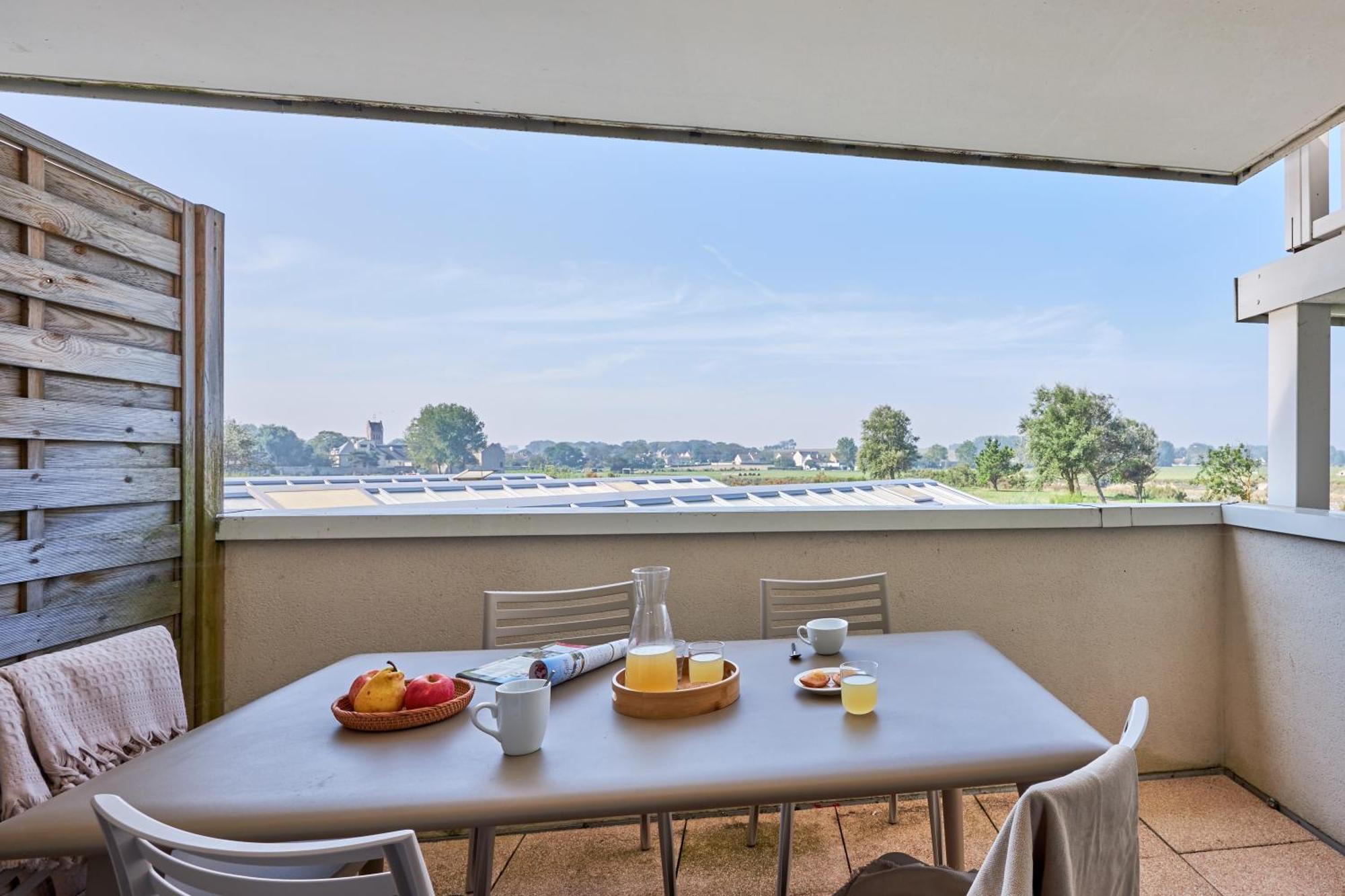 One-Bedroom Apartment Terrace or Balcony Bocage View