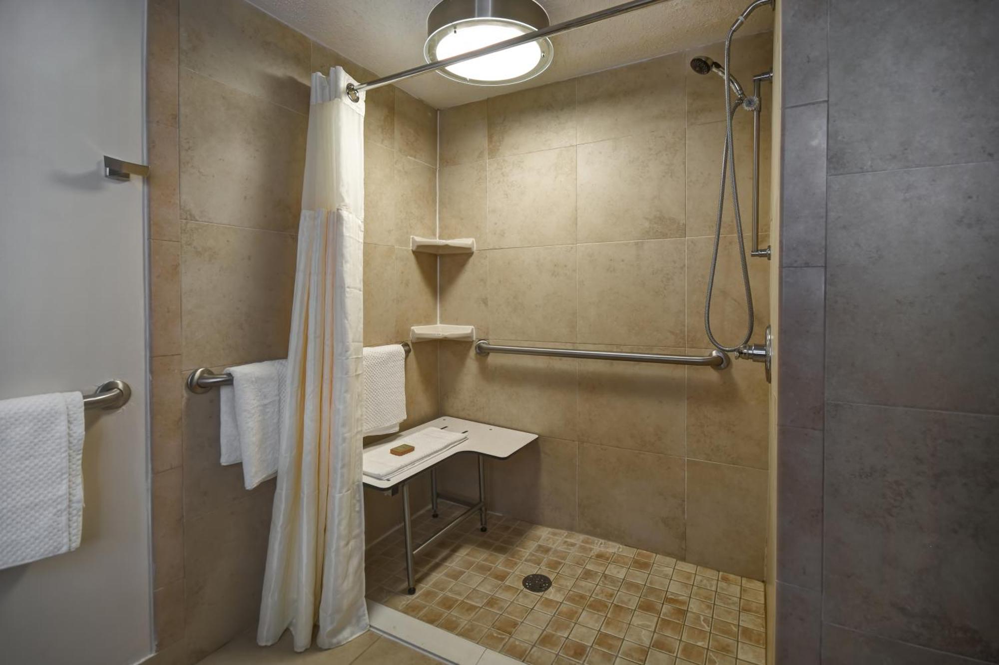Queen Room Roll Shower Mobility Access or Non-Smoking,1540749799:JPEG