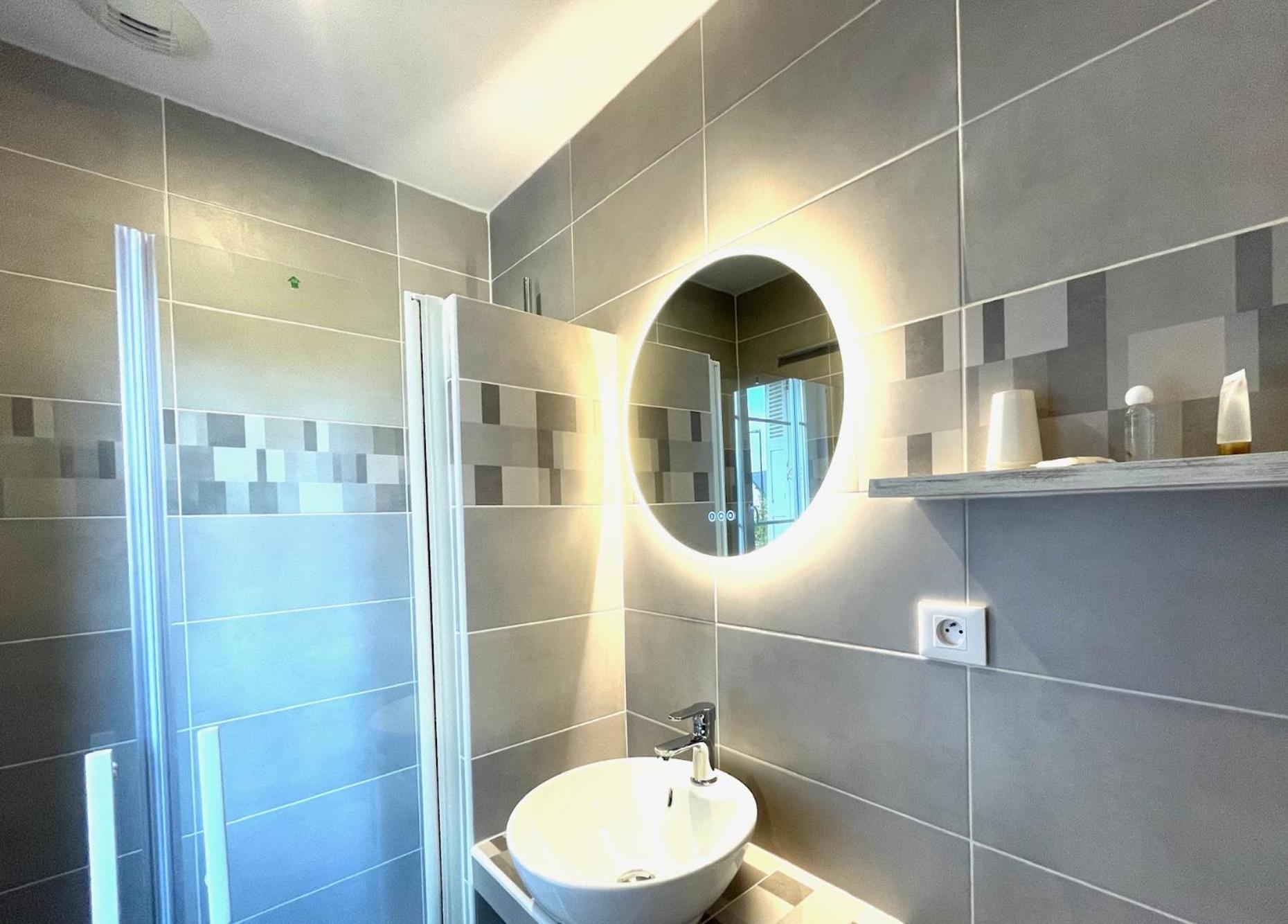 Small Double Room Shower