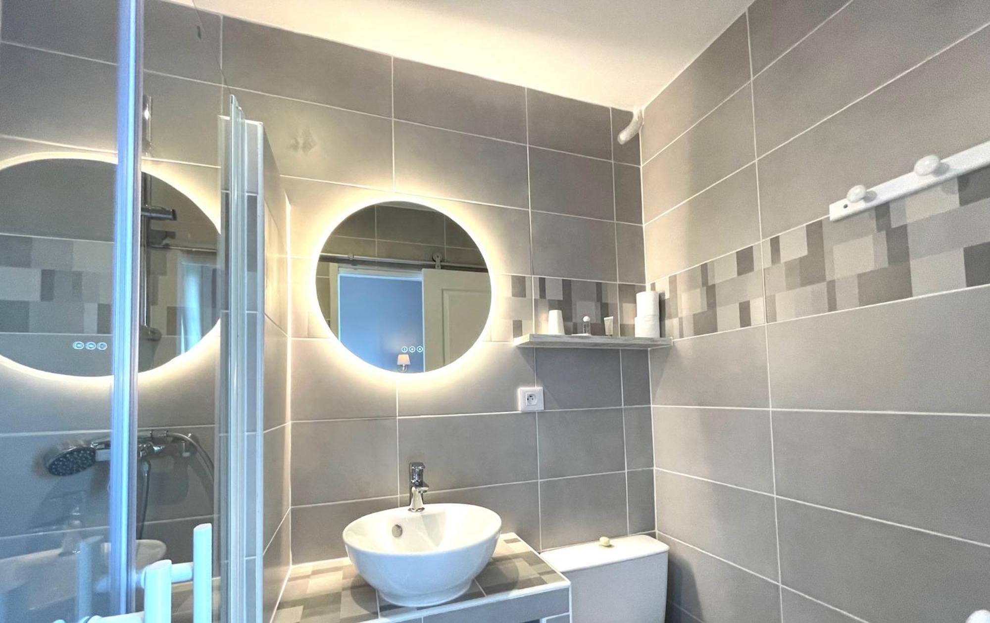 Small Double Room Shower