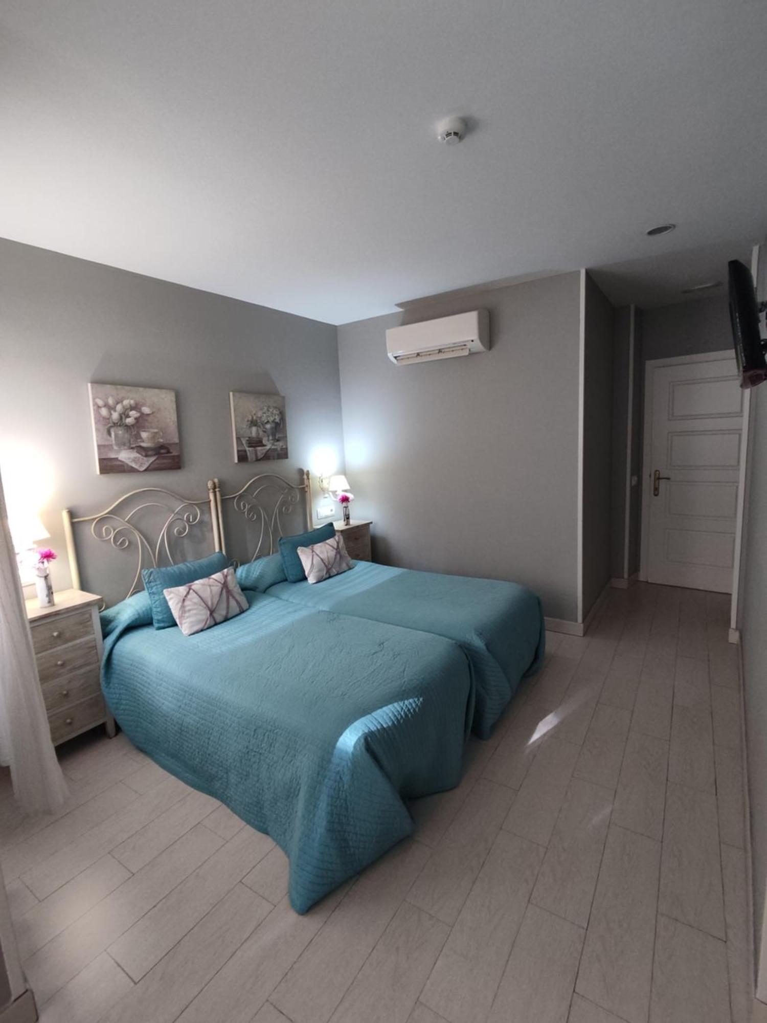 Twin Room,1540635136:JPEG