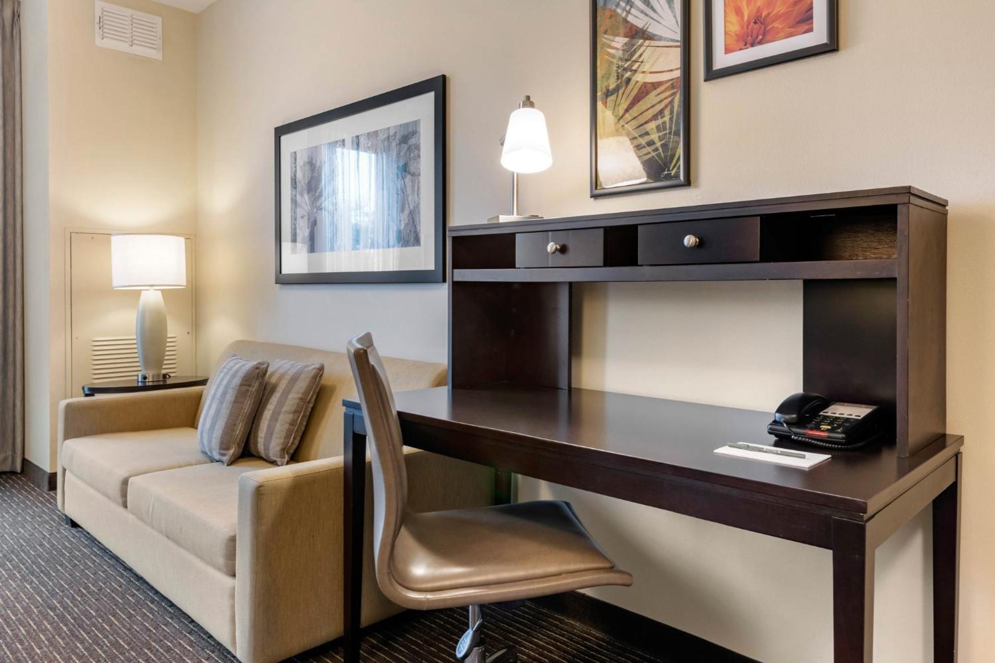 One-Bedroom Queen Suite,1025884747:JPEG