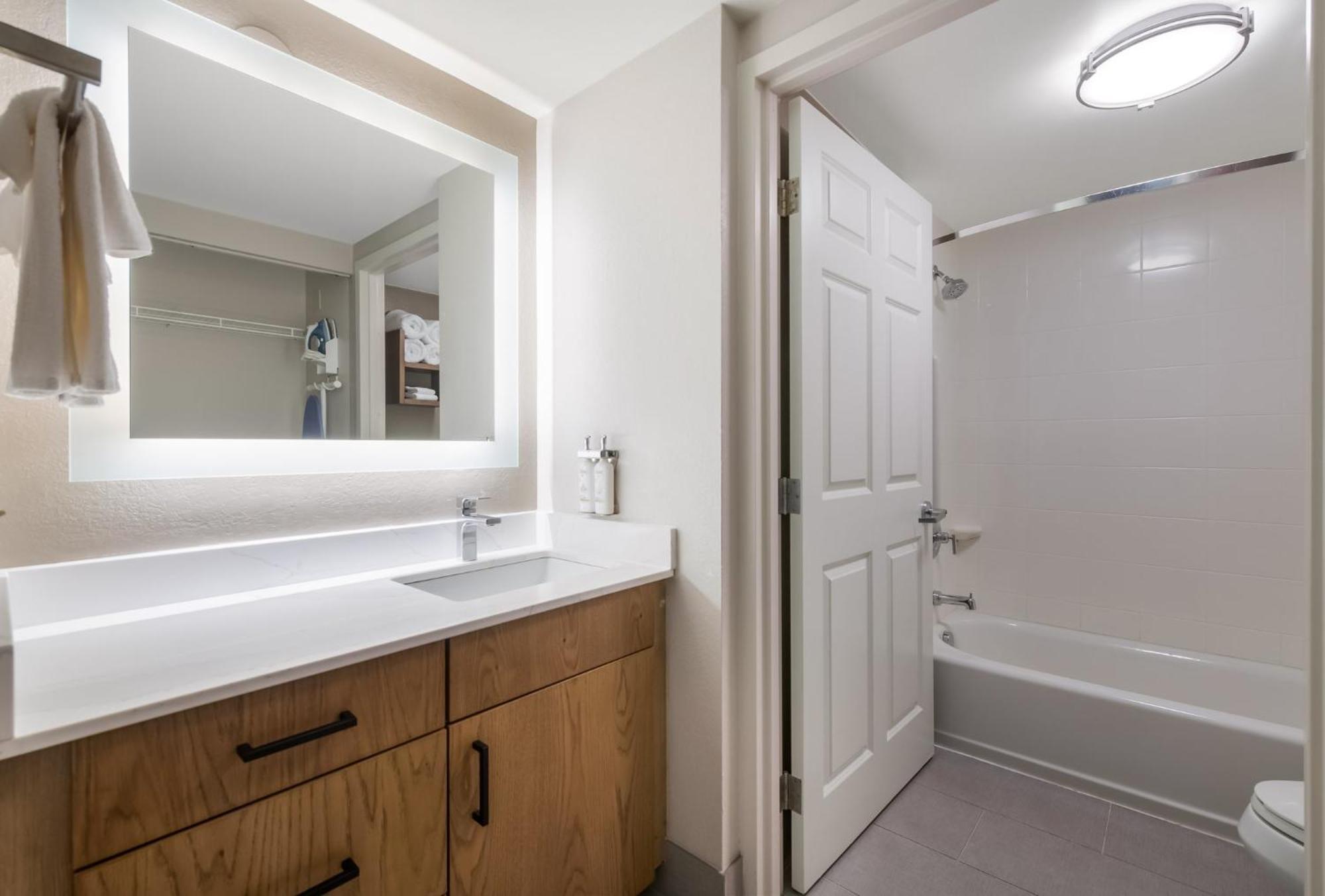 Two-Bedroom Suite Disability Access Tub Non-Smoking,1540870717:JPEG