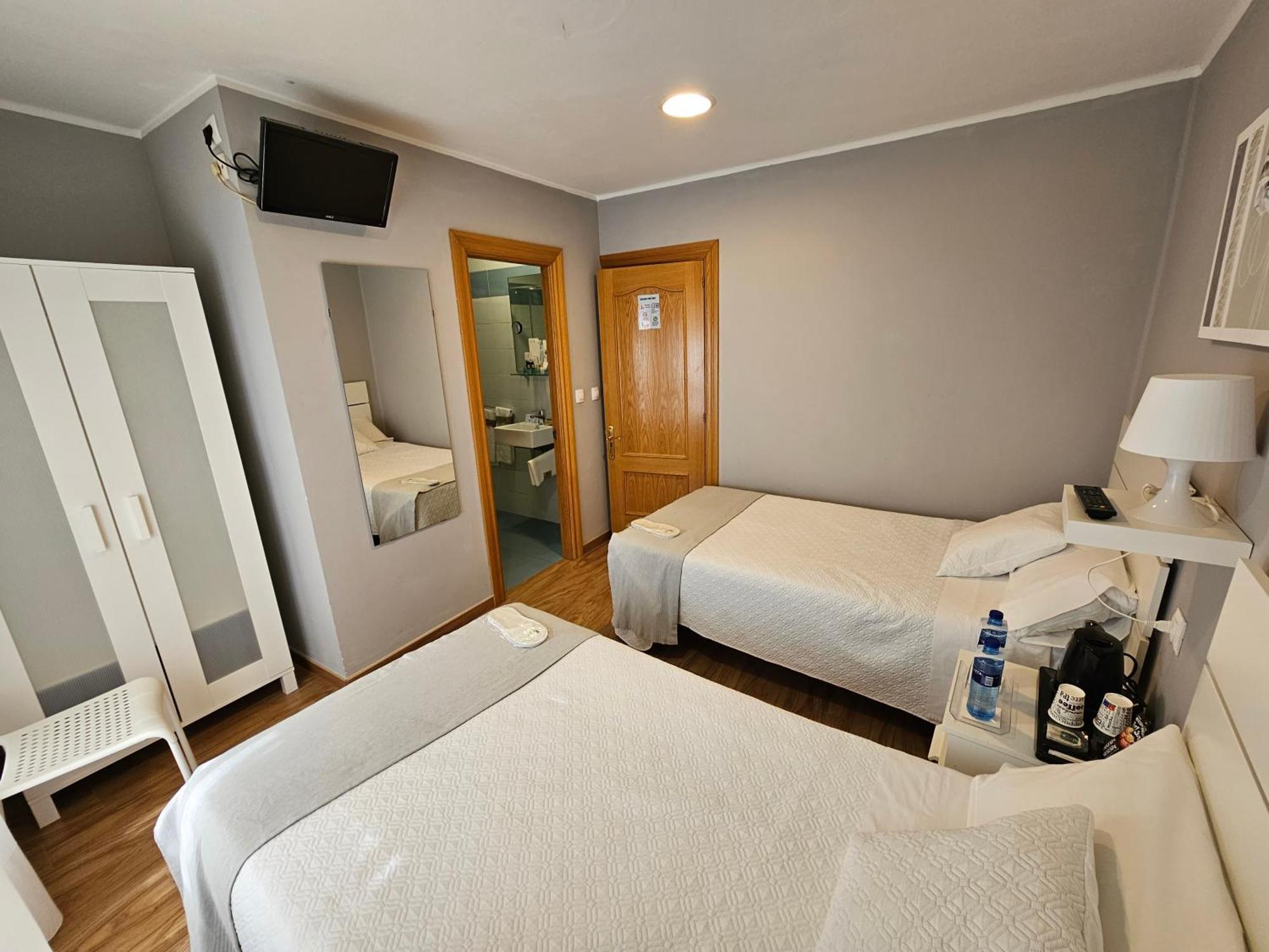 Standard Twin Room,1540885489:JPEG