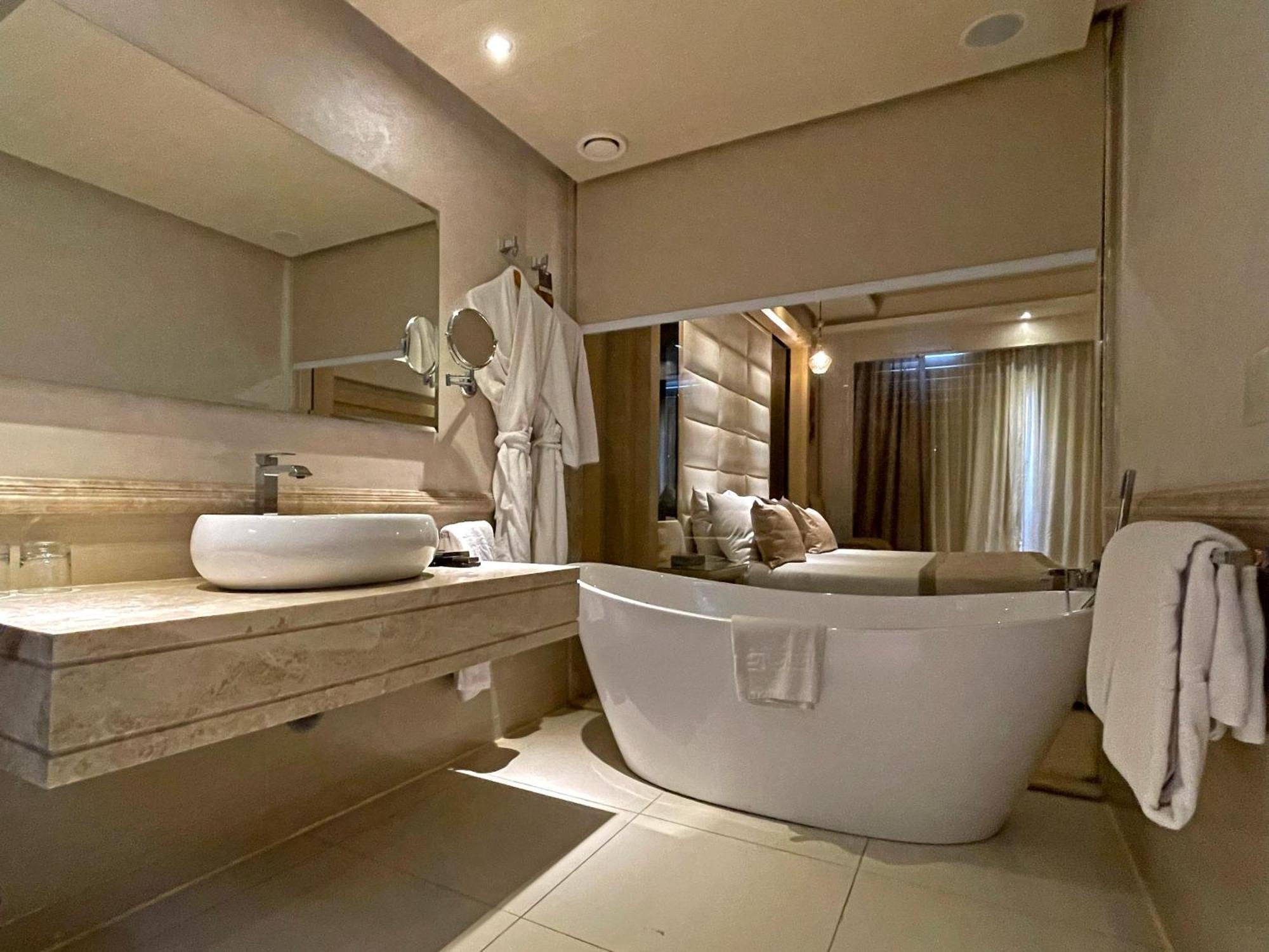 Superior Room,1540964299:JPEG