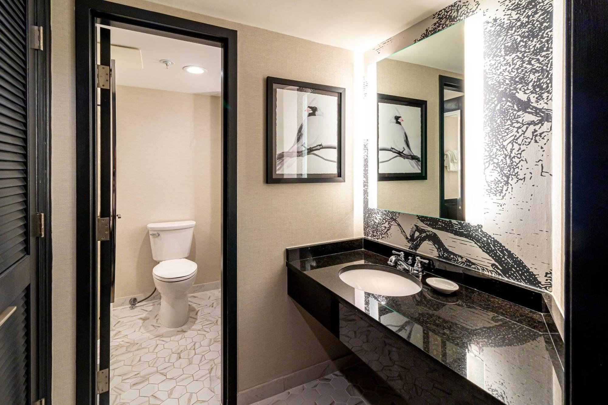 Premium Queen Room with Balcony