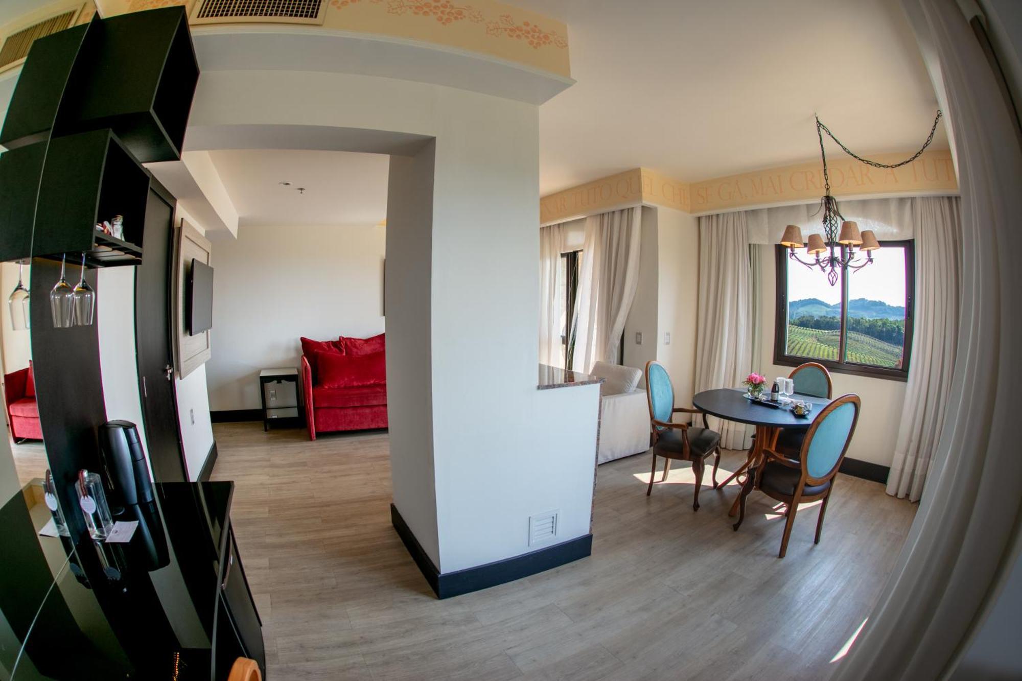 Suite Regia 1 King Fireplace Vineyard View