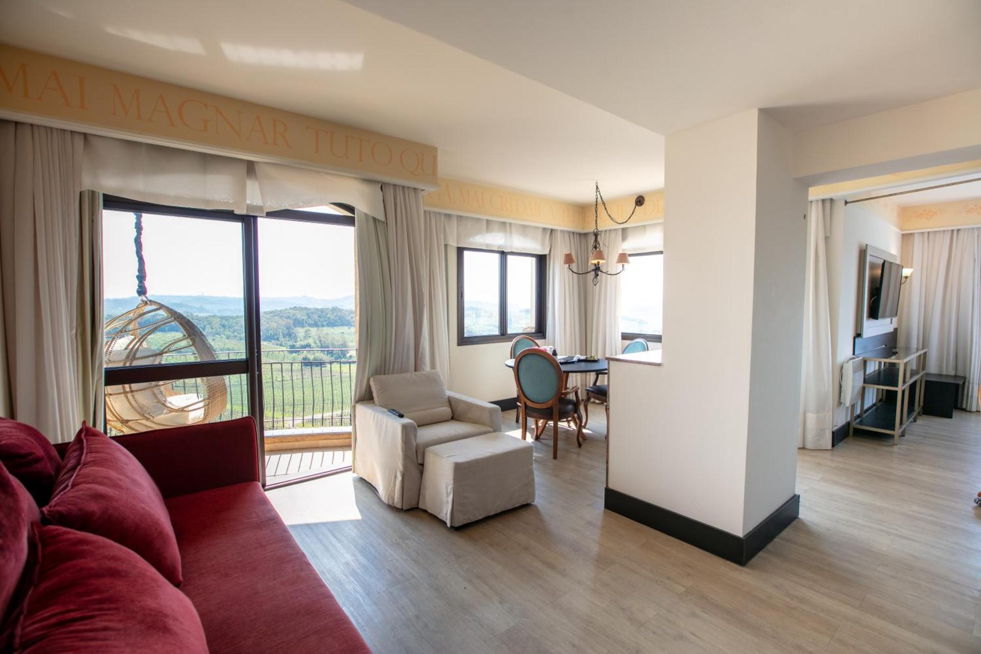 Suite Regia 1 King Fireplace Vineyard View
