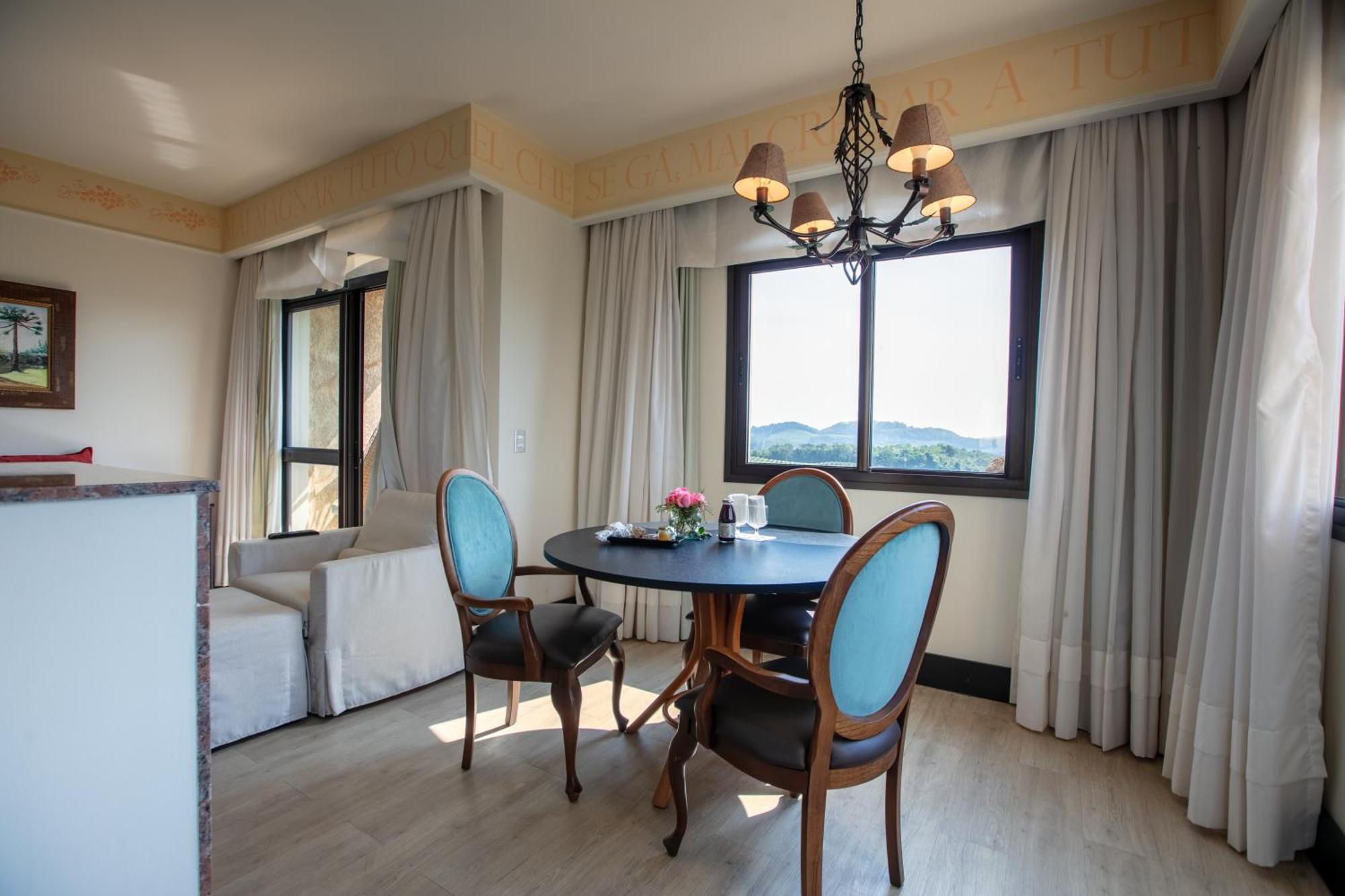 Suite Regia 1 King Fireplace Vineyard View