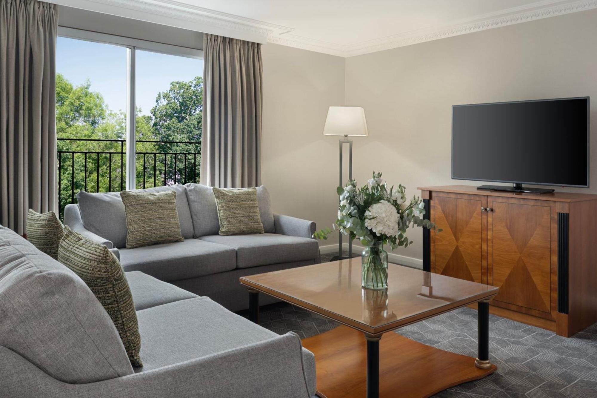 Presidential One-Bedroom Suite Executive Lounge Access
