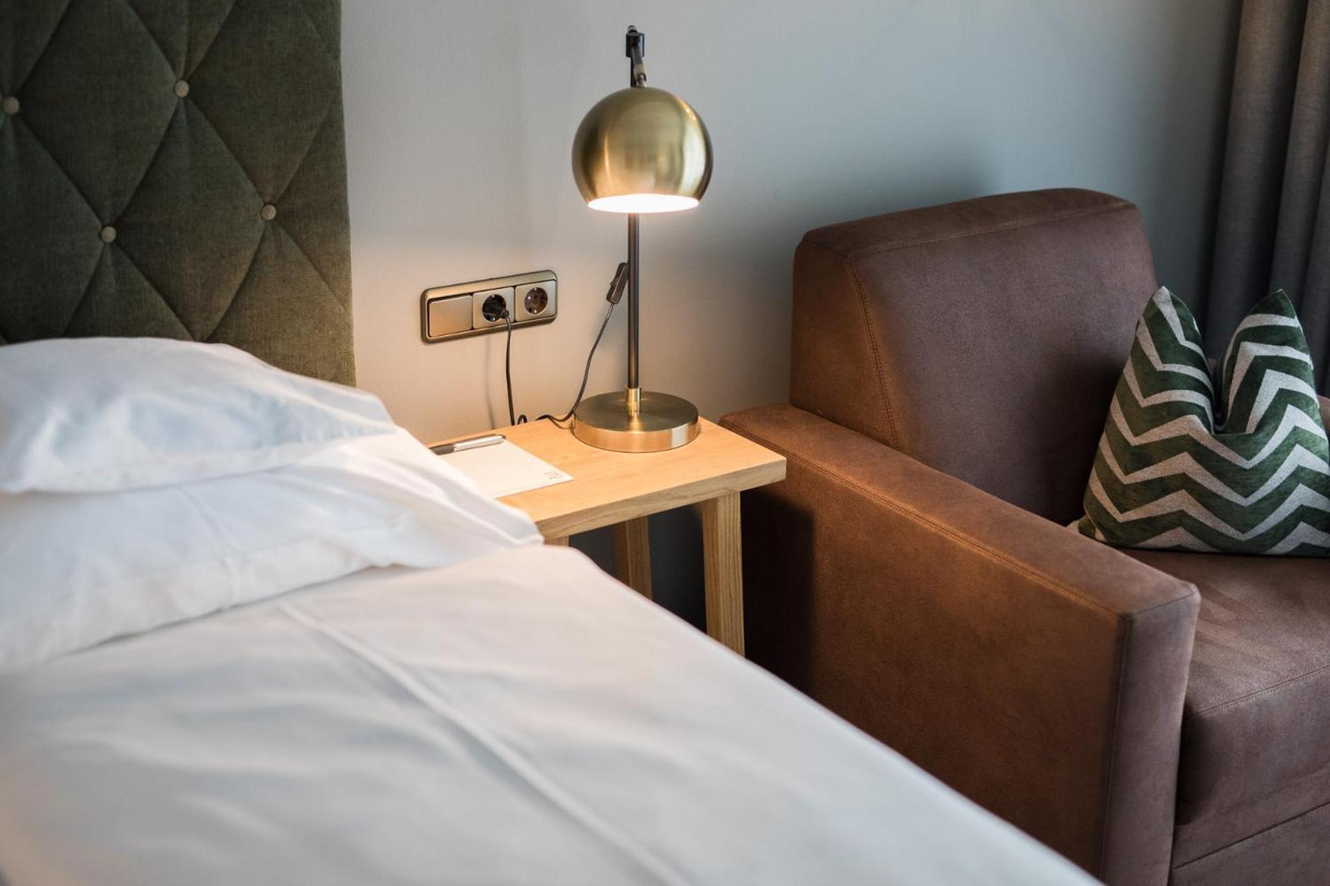 Double Room,1541087266:JPEG