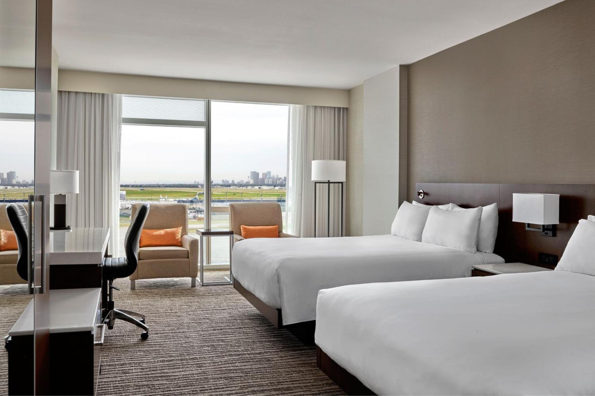 Queen Room Two Queen Beds Airport View,1548361432:JPEG