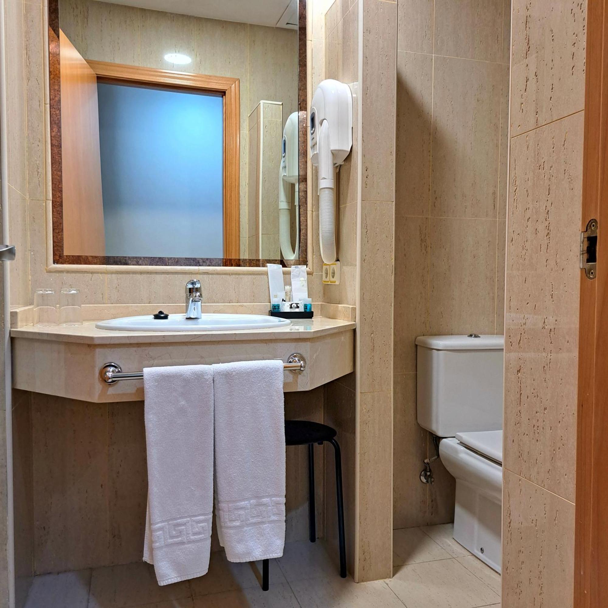 Double Room,1541160952:JPEG