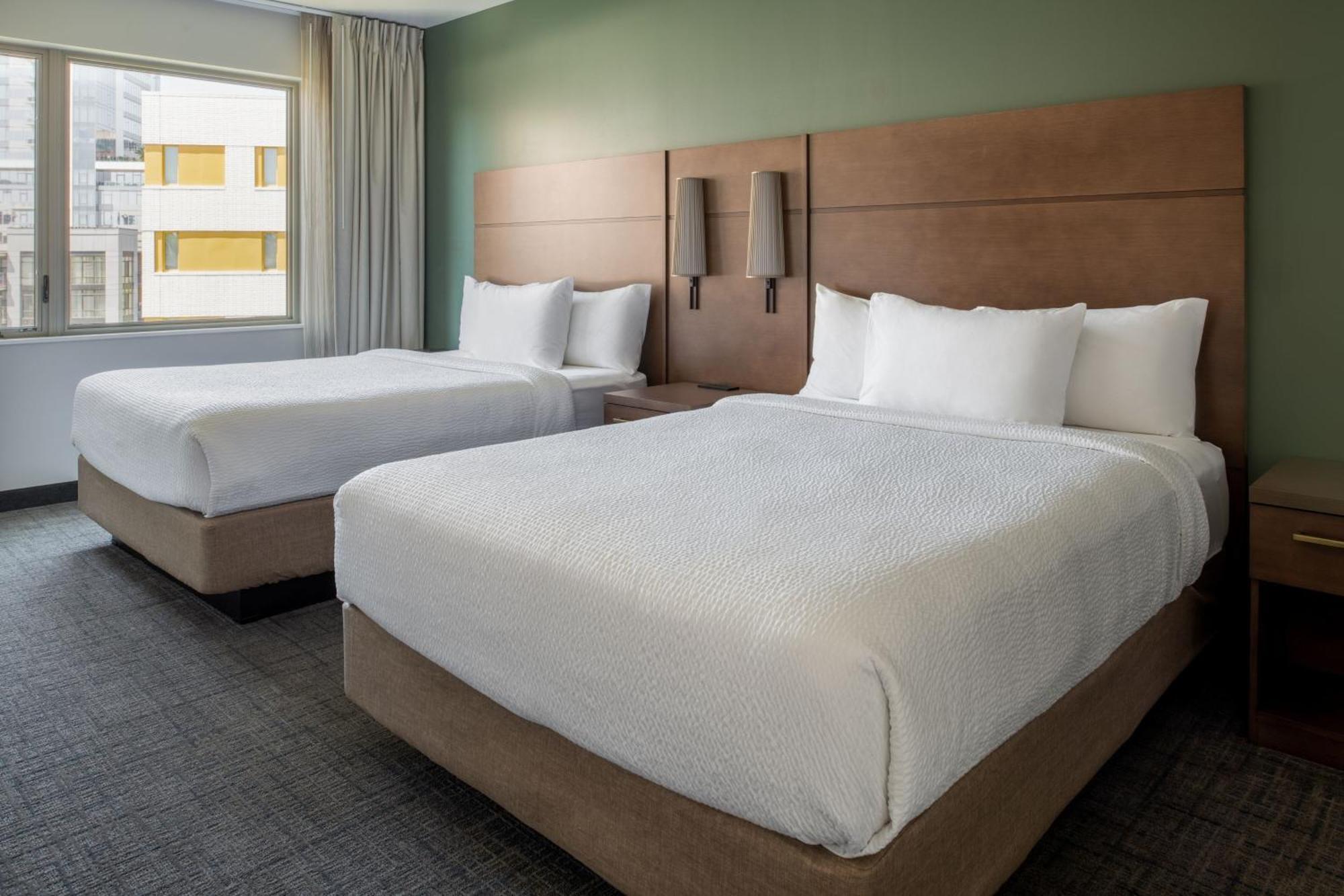 One-Bedroom Queen Suite