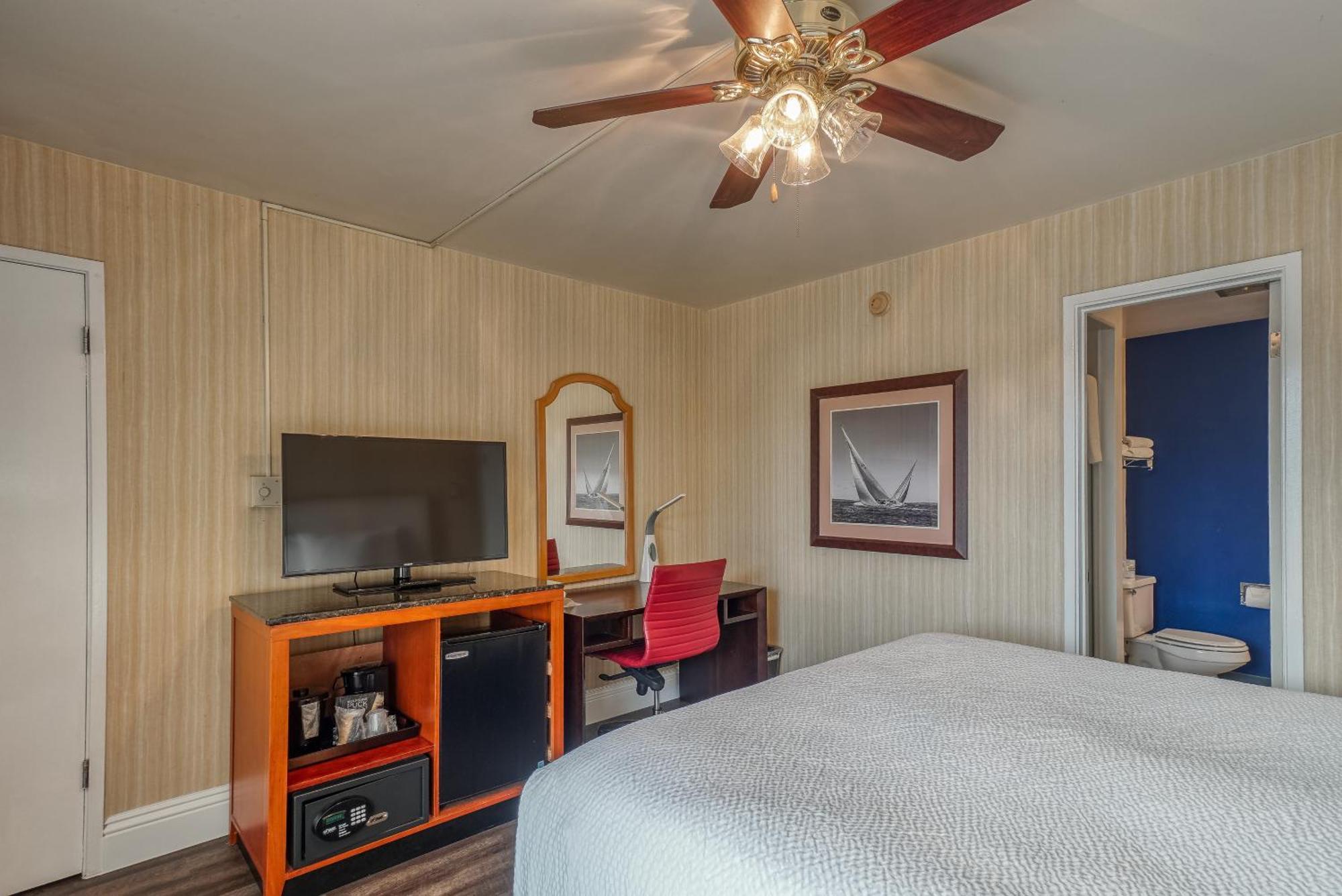 Classic Room 1 King Bed