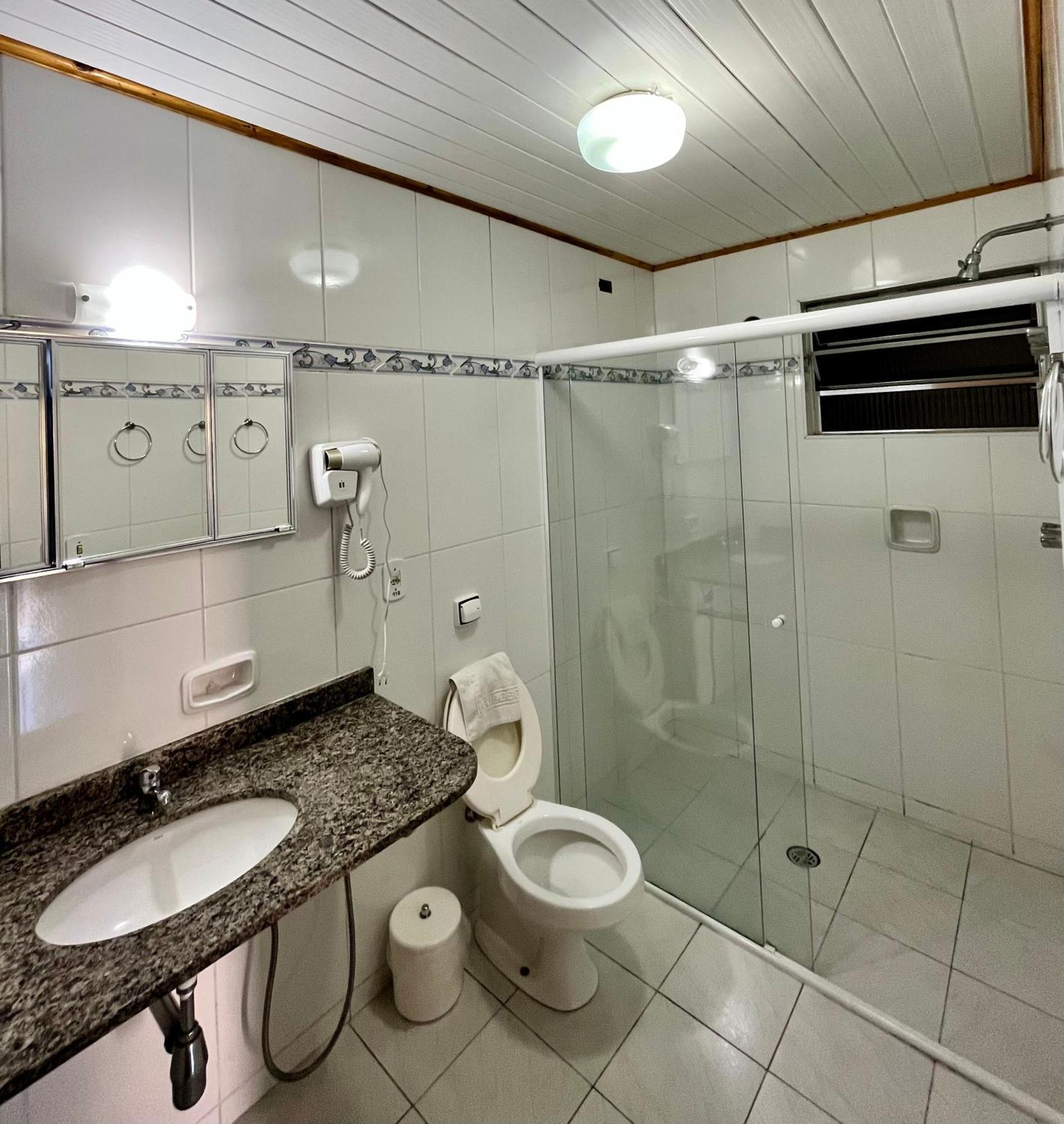 Family Room,1594688988:JPEG