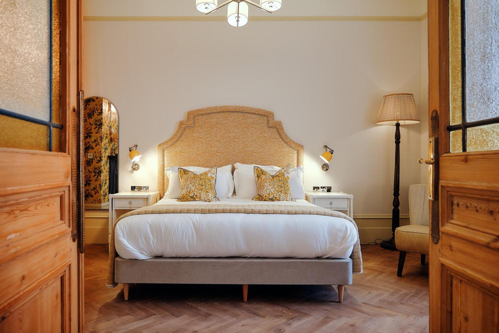 King Room,1541349673:JPEG